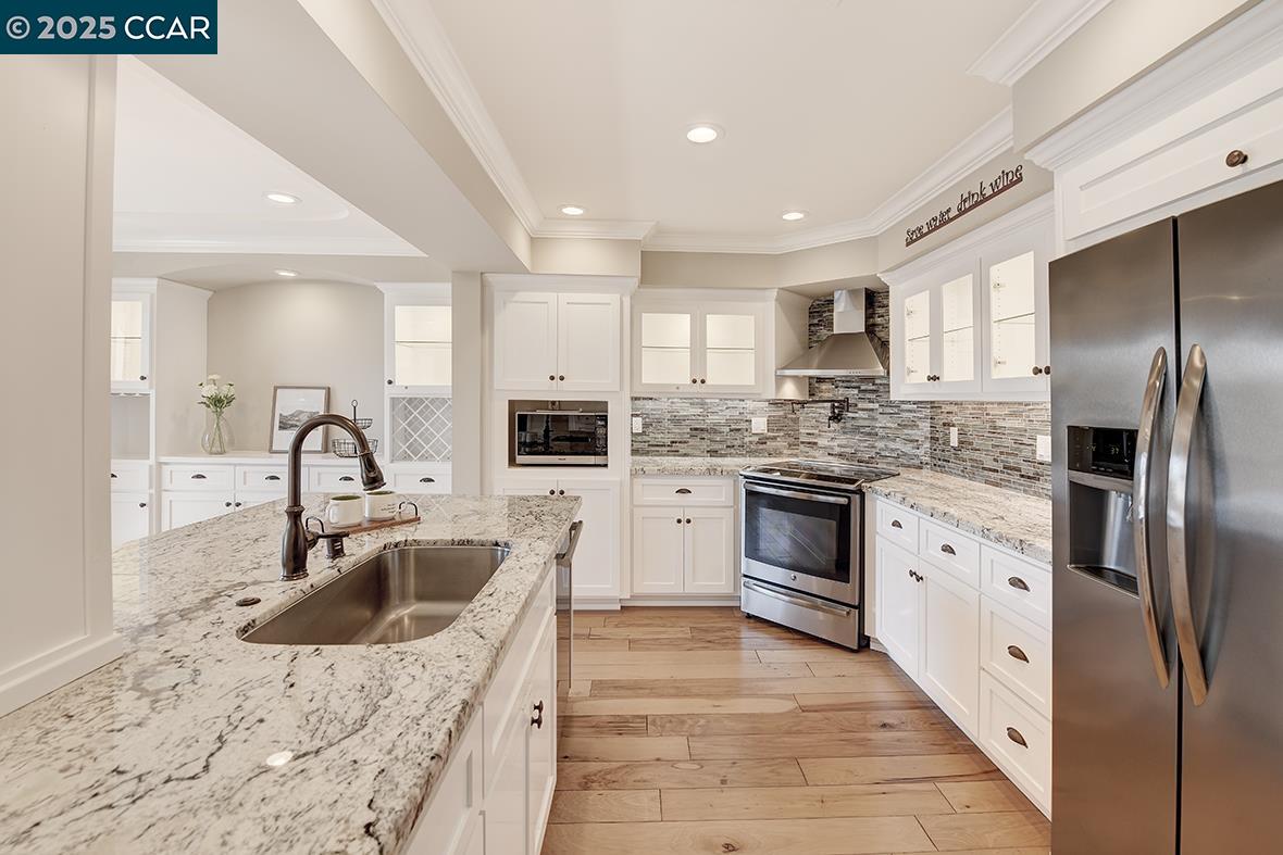 MLS: 41106404 Condo For Sale