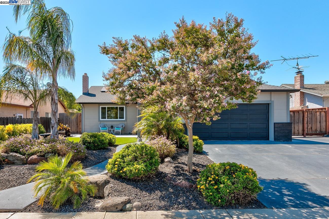 Detail Gallery Image 1 of 1 For 1931 Sauterne Way, Oakley,  CA 94561 - 3 Beds | 2 Baths