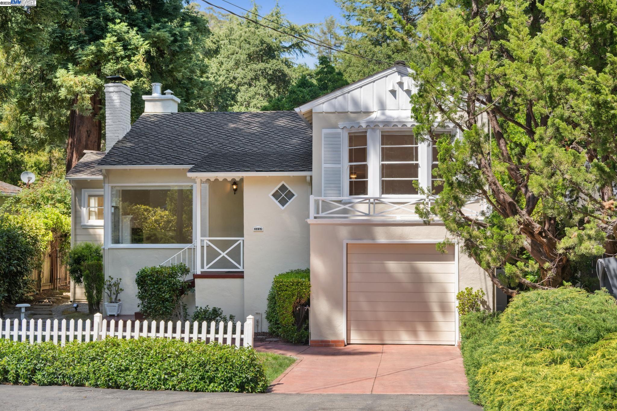 Detail Gallery Image 1 of 1 For 1658 Gouldin Rd, Oakland,  CA 94611 - 2 Beds | 1 Baths