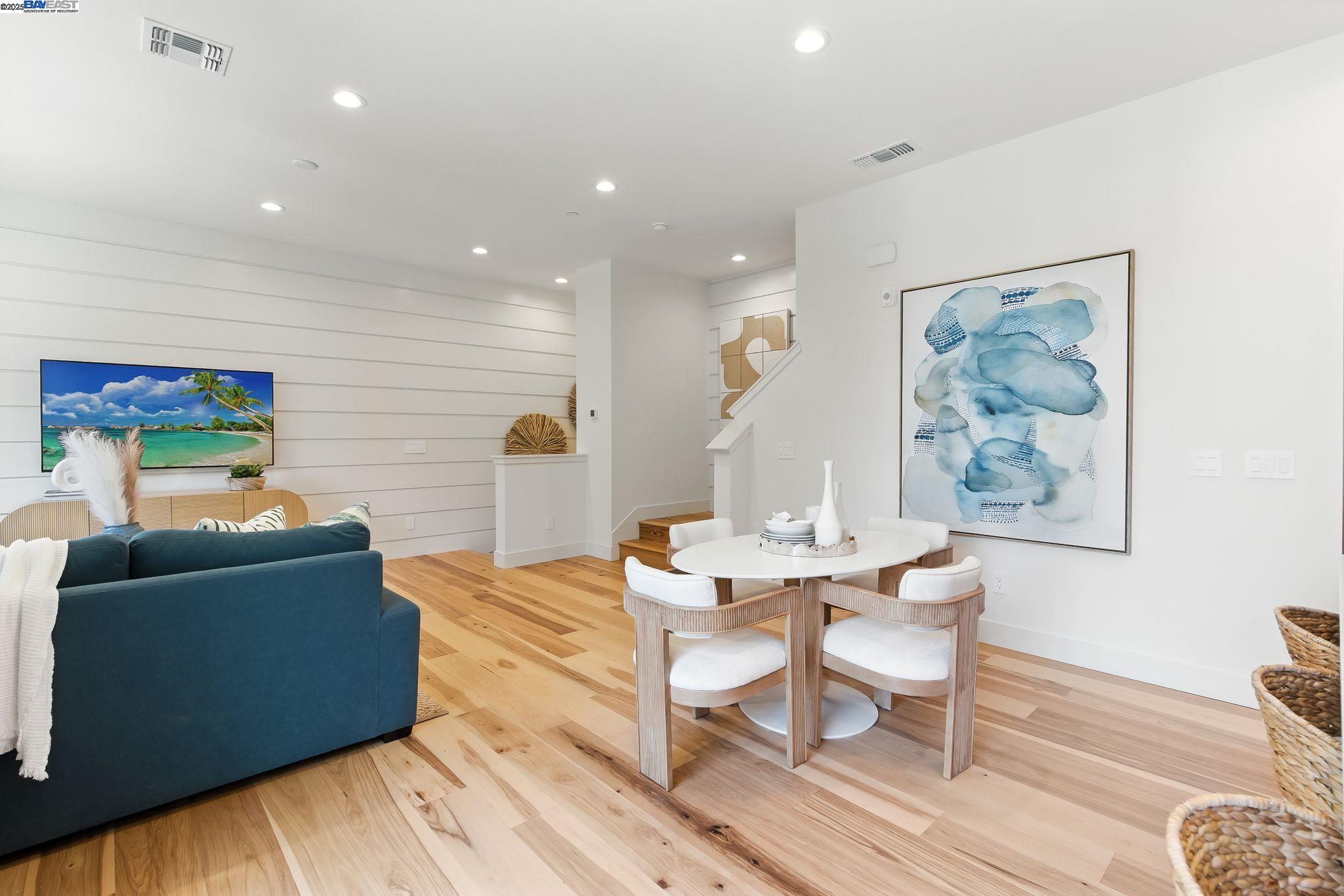 Photo #2: 41106417 Listing: Photo #2