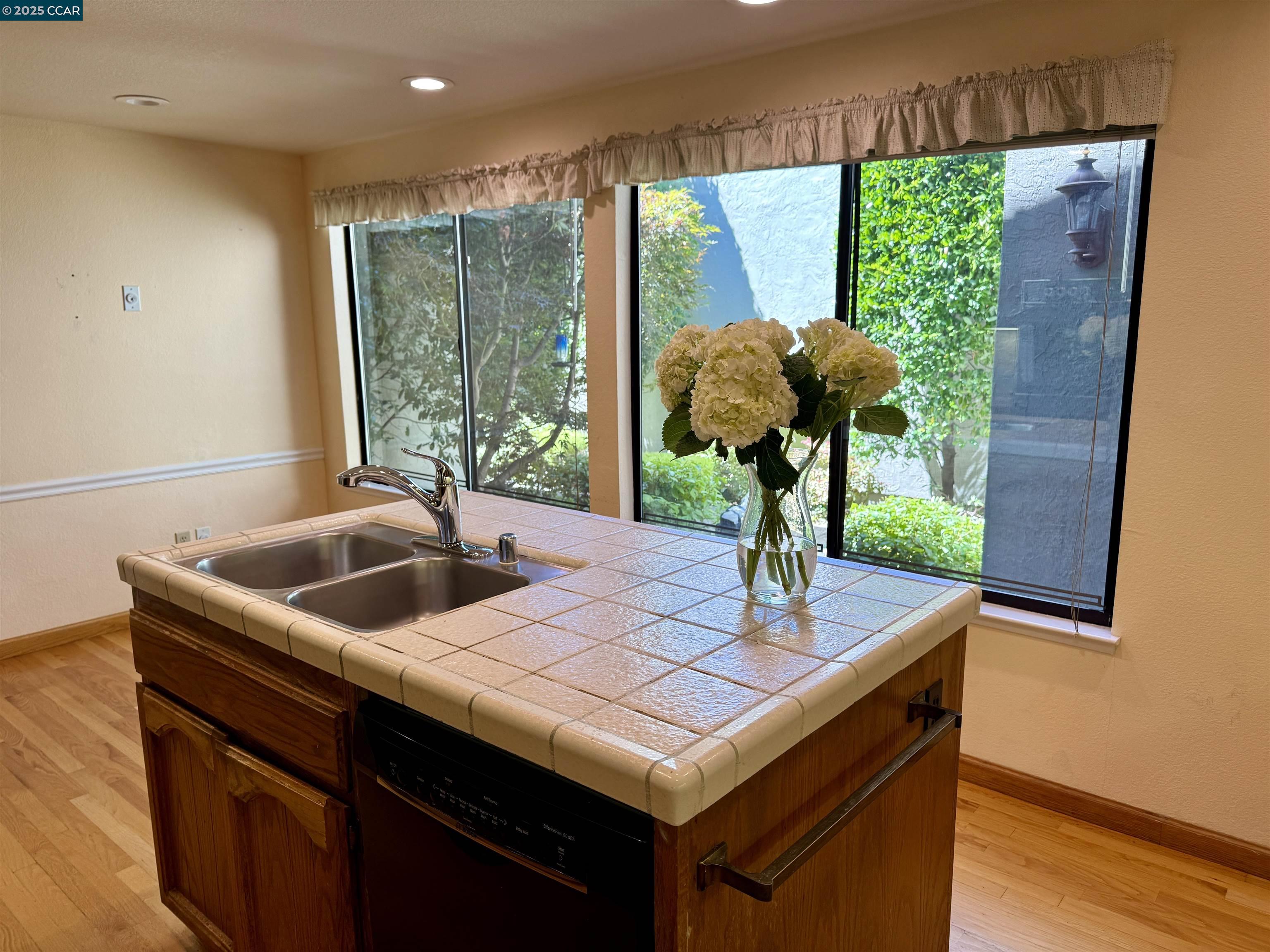 Photo #7: 41106418 Listing: Photo #7