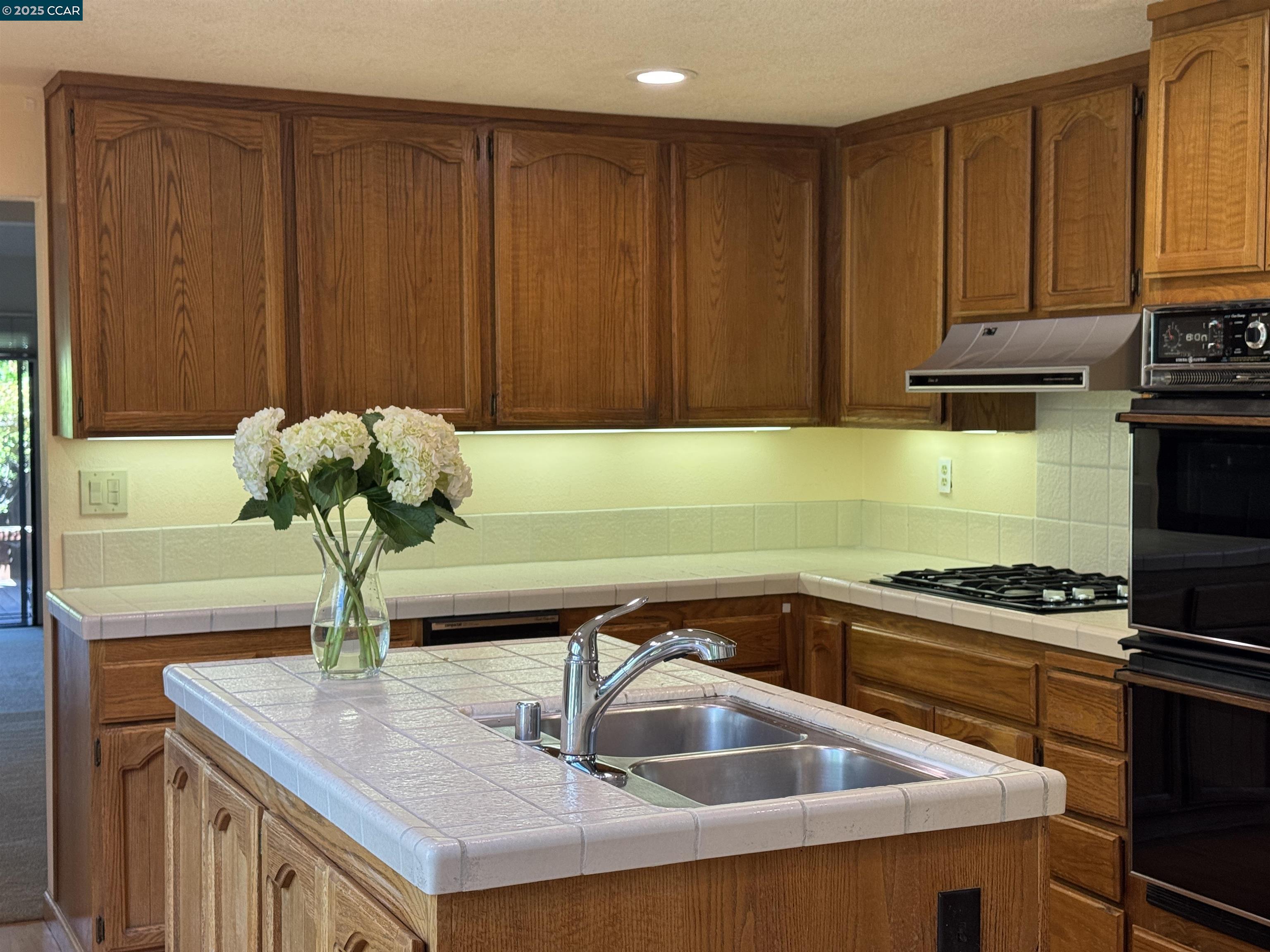 Photo #9: 41106418 Listing: Photo #9