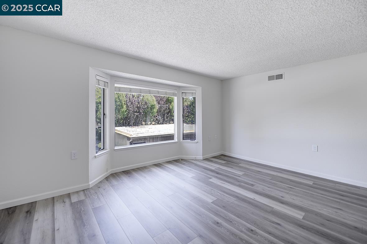 Photo #11: 41106419 Listing: Photo #11