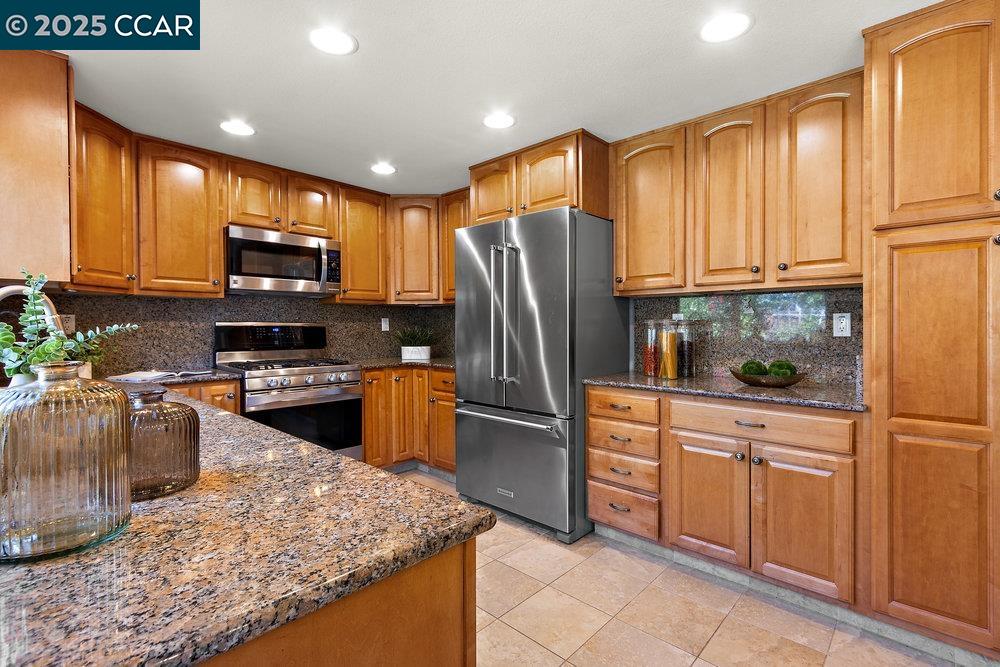 Detail Gallery Image 12 of 41 For 5025 Murchio Dr, Concord,  CA 94521 - 4 Beds | 3 Baths