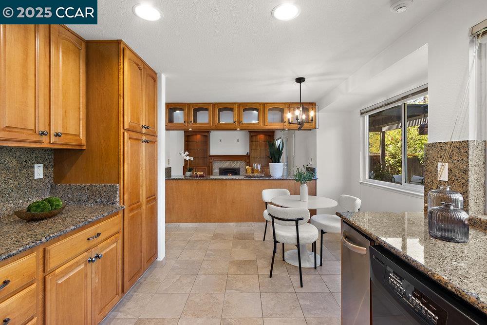 Detail Gallery Image 13 of 41 For 5025 Murchio Dr, Concord,  CA 94521 - 4 Beds | 3 Baths