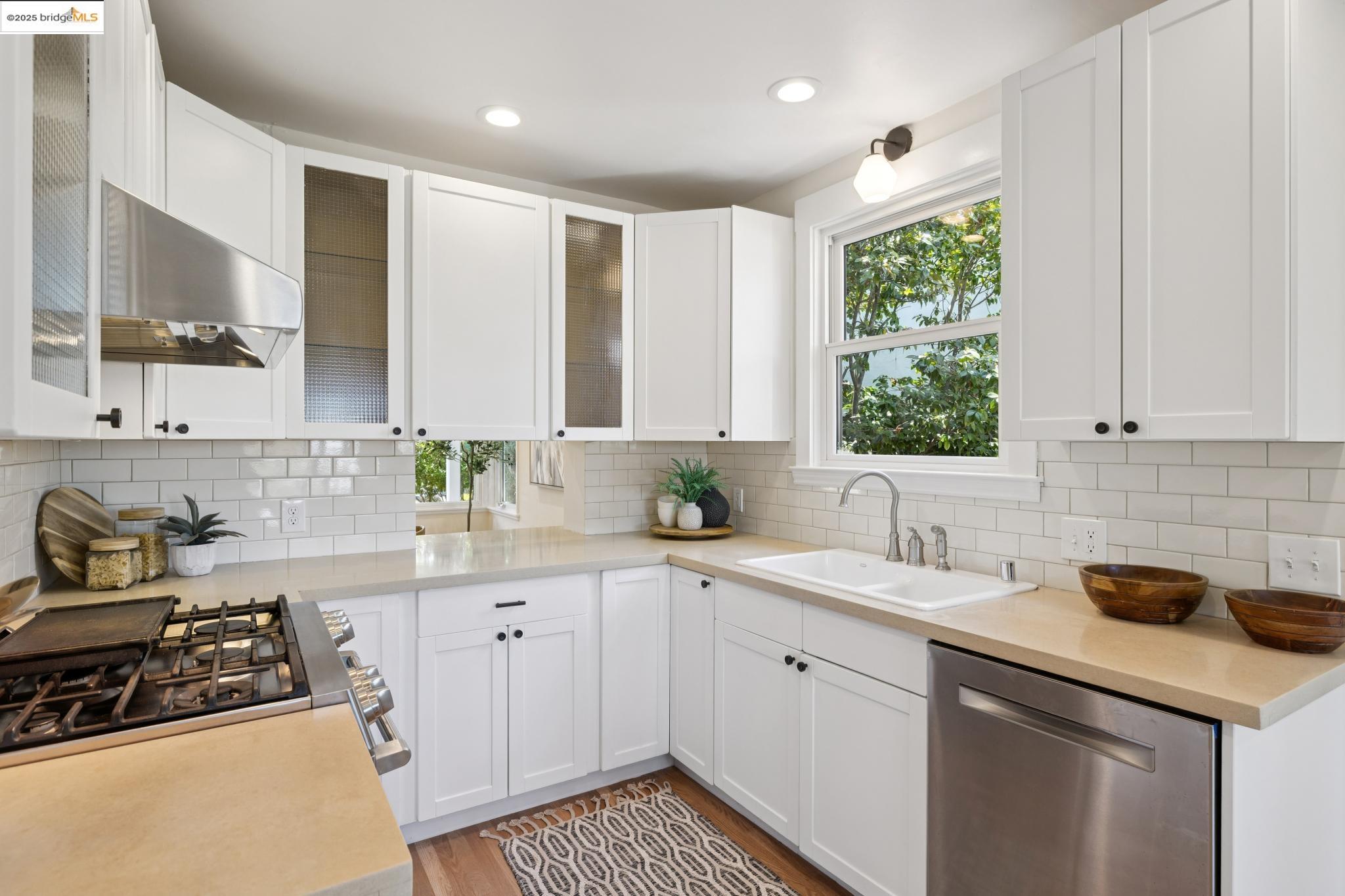 4209 Wilshire Blvd, Oakland, California 94602, 3 Bedrooms Bedrooms, 7 Rooms Rooms,2 BathroomsBathrooms,Residential,For Sale,4209 Wilshire Blvd,41106425