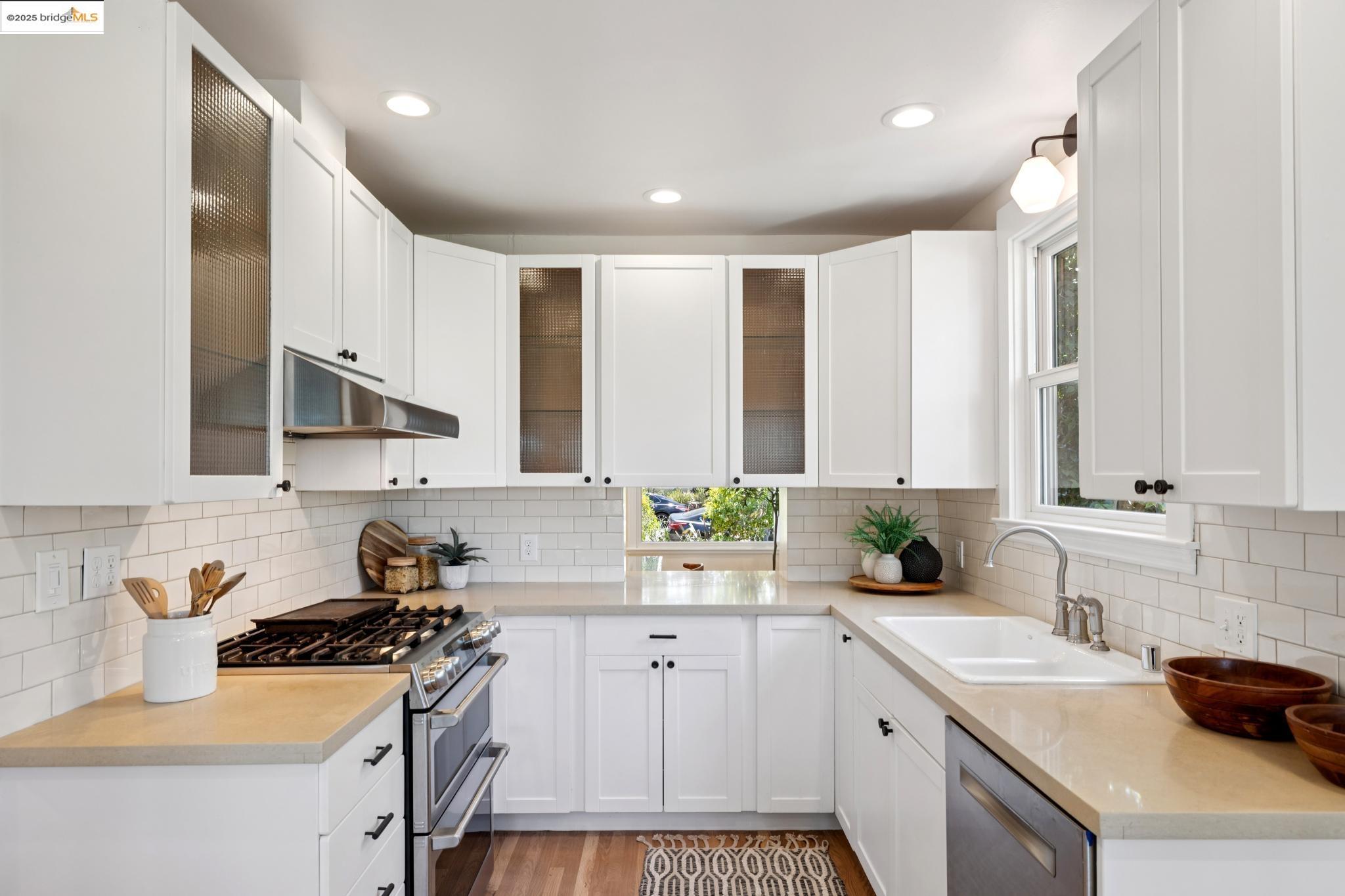 4209 Wilshire Blvd, Oakland, California 94602, 3 Bedrooms Bedrooms, 7 Rooms Rooms,2 BathroomsBathrooms,Residential,For Sale,4209 Wilshire Blvd,41106425