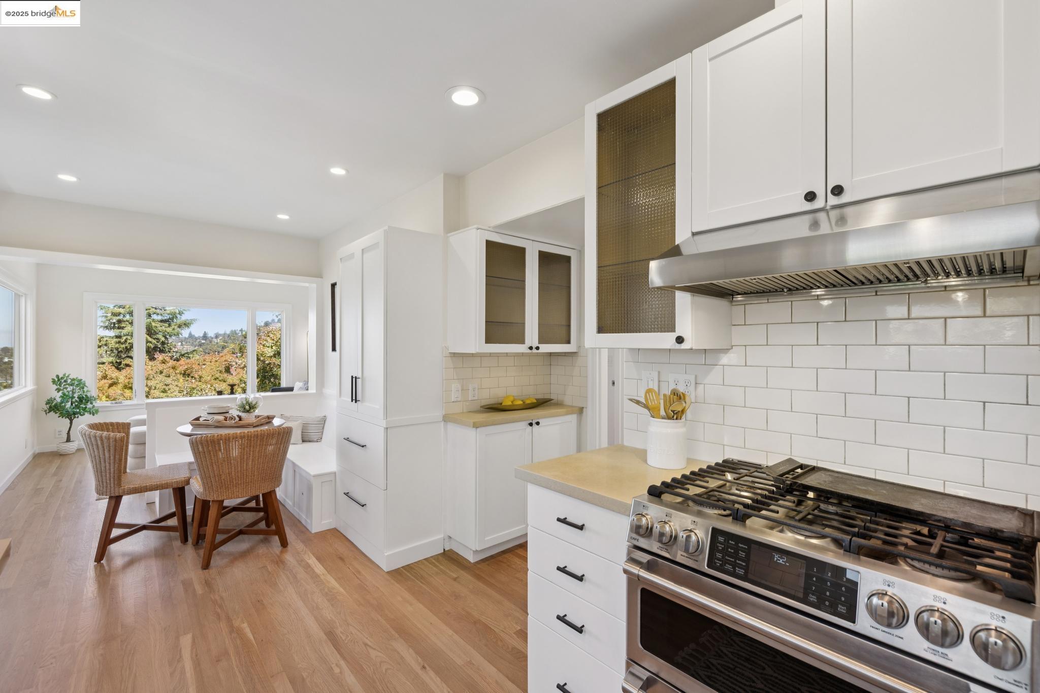 4209 Wilshire Blvd, Oakland, California 94602, 3 Bedrooms Bedrooms, 7 Rooms Rooms,2 BathroomsBathrooms,Residential,For Sale,4209 Wilshire Blvd,41106425