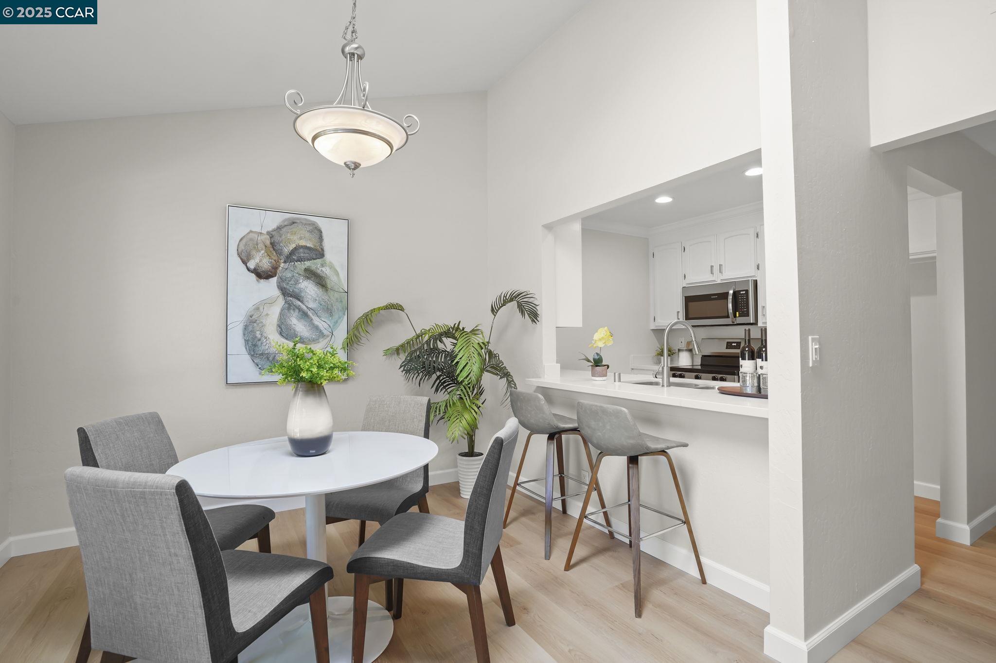 Photo #5: 41106429 Listing 