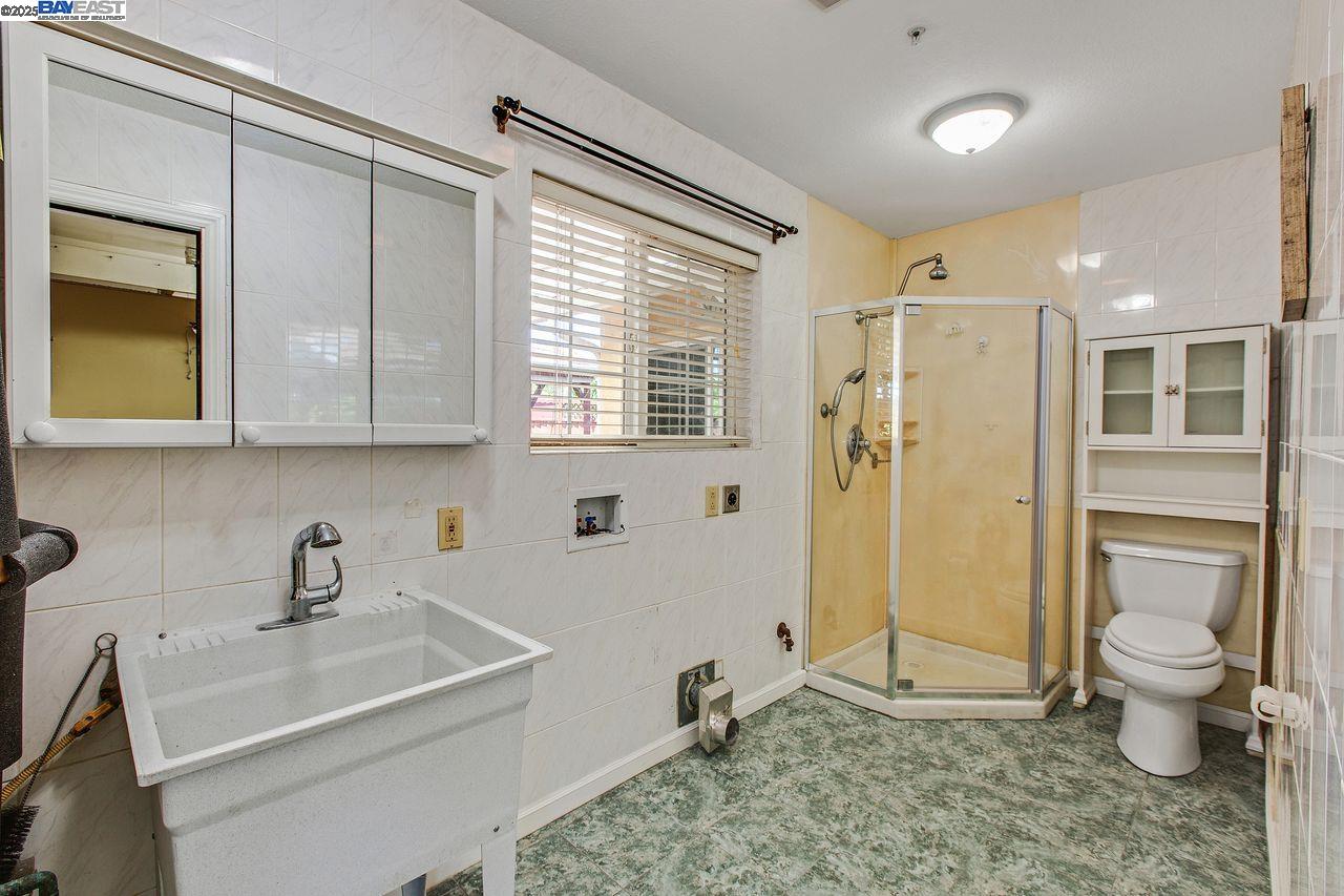 4421 Cahill St, Fremont, California 94538, 4 Bedrooms Bedrooms, 7 Rooms Rooms,3 BathroomsBathrooms,Residential,For Sale,4421 Cahill St,41106435