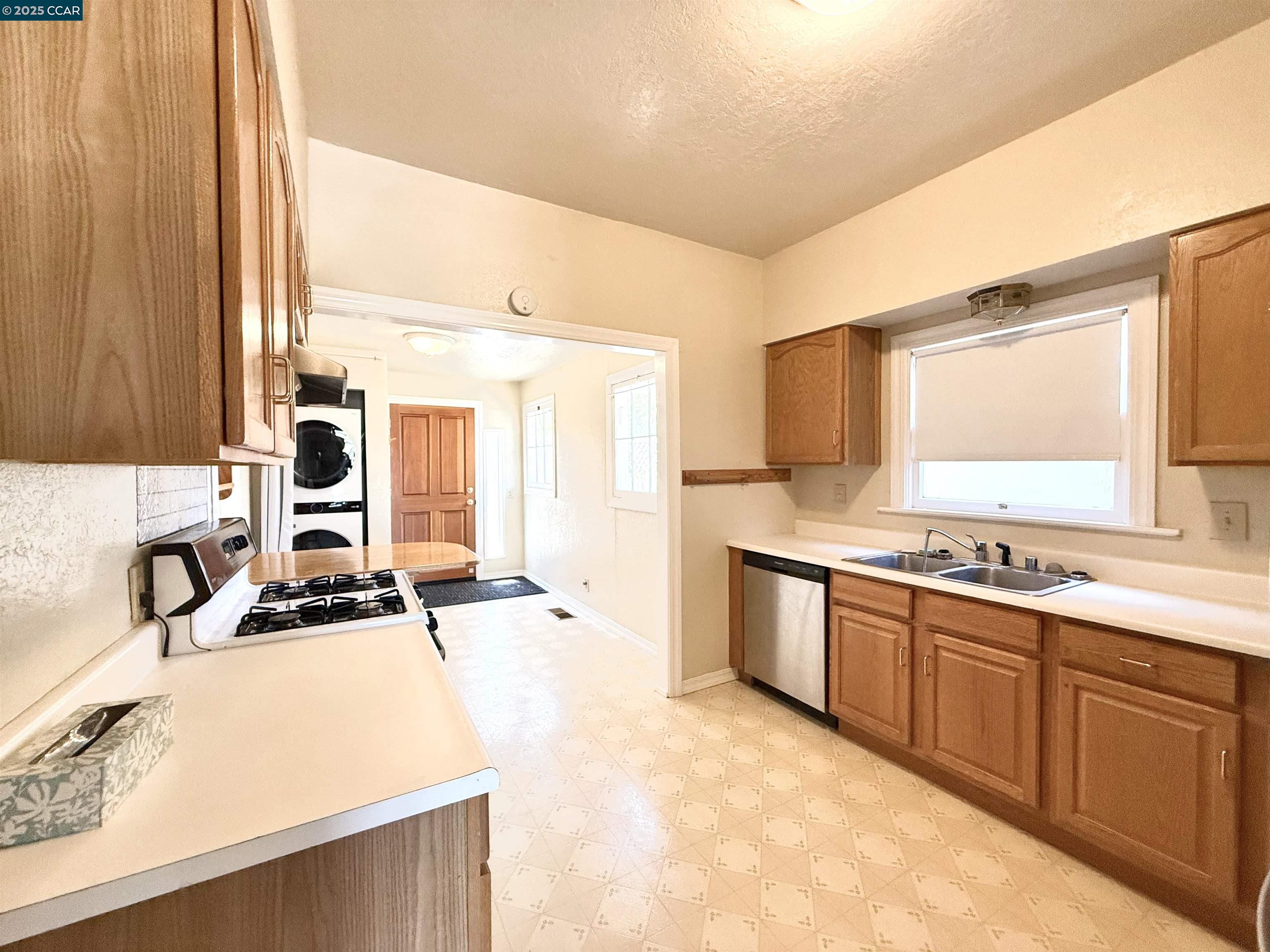 Detail Gallery Image 9 of 37 For 821 Virginia St, Vallejo,  CA 94590 - 3 Beds | 1 Baths