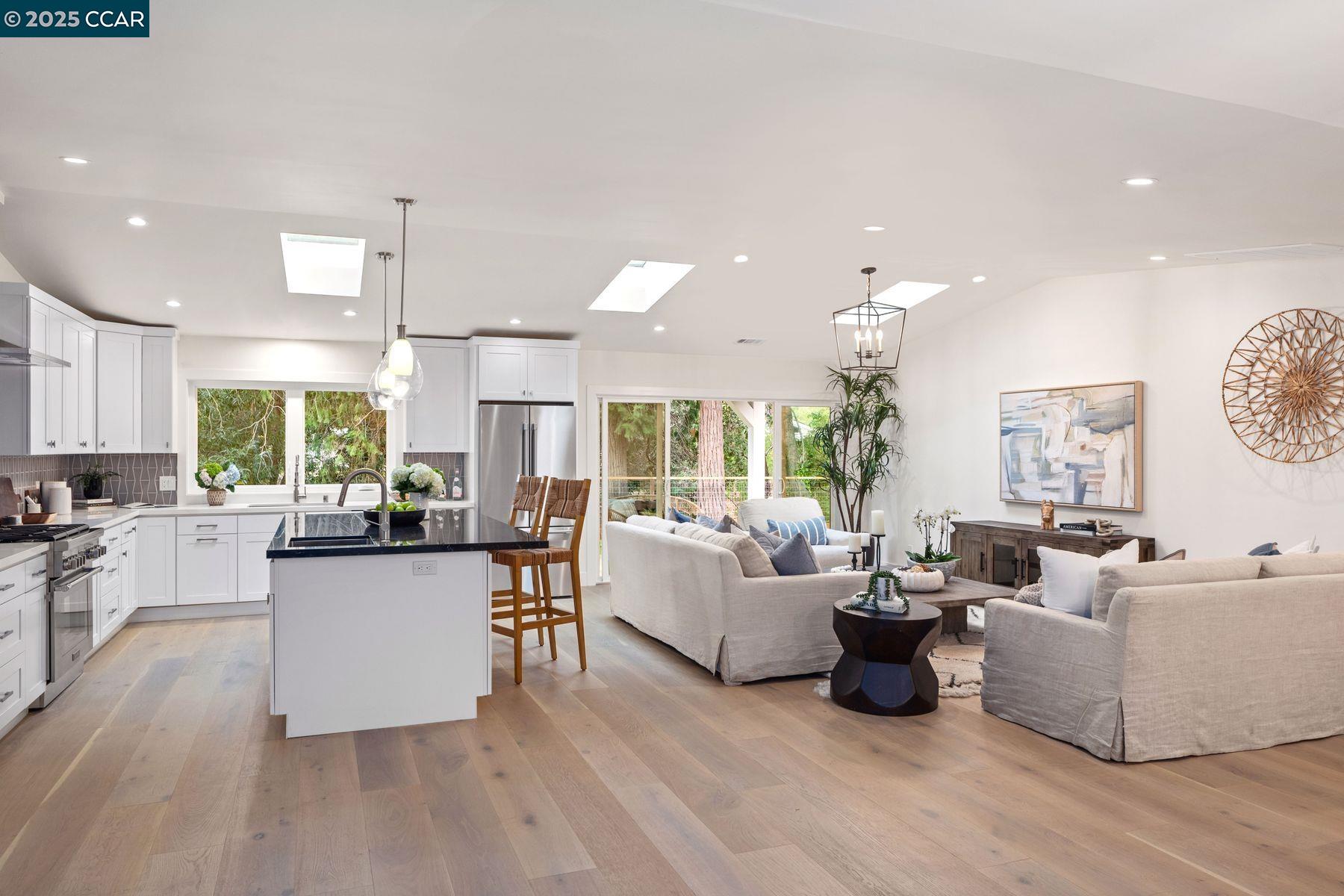 Detail Gallery Image 4 of 34 For 706 St Marys Road, Lafayette,  CA 94549 - 4 Beds | 4/1 Baths
