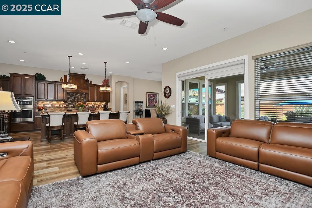 1927 Burgundy Ln, Brentwood, California 94513, 2 Bedrooms Bedrooms, 10 Rooms Rooms,2 BathroomsBathrooms,Residential,For Sale,1927 Burgundy Ln,41106441