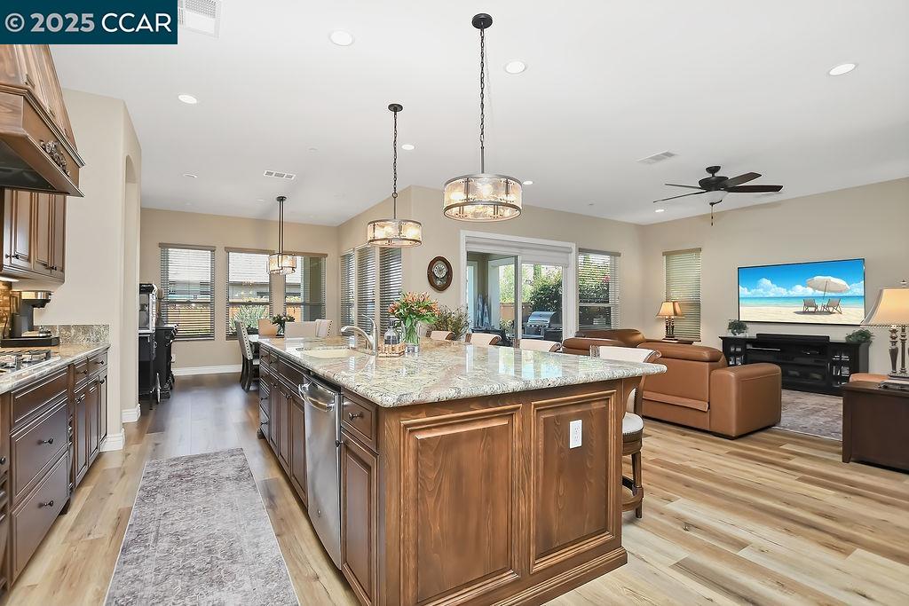 1927 Burgundy Ln, Brentwood, California 94513, 2 Bedrooms Bedrooms, 10 Rooms Rooms,2 BathroomsBathrooms,Residential,For Sale,1927 Burgundy Ln,41106441