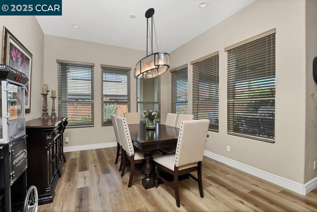 1927 Burgundy Ln, Brentwood, California 94513, 2 Bedrooms Bedrooms, 10 Rooms Rooms,2 BathroomsBathrooms,Residential,For Sale,1927 Burgundy Ln,41106441