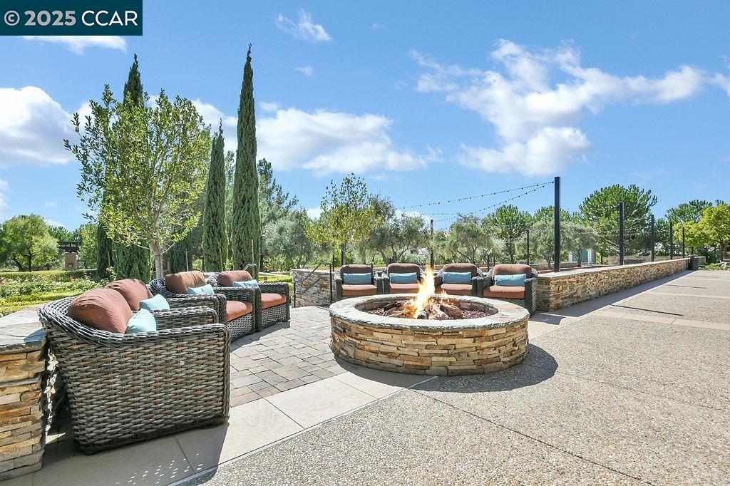 1927 Burgundy Ln, Brentwood, California 94513, 2 Bedrooms Bedrooms, 10 Rooms Rooms,2 BathroomsBathrooms,Residential,For Sale,1927 Burgundy Ln,41106441