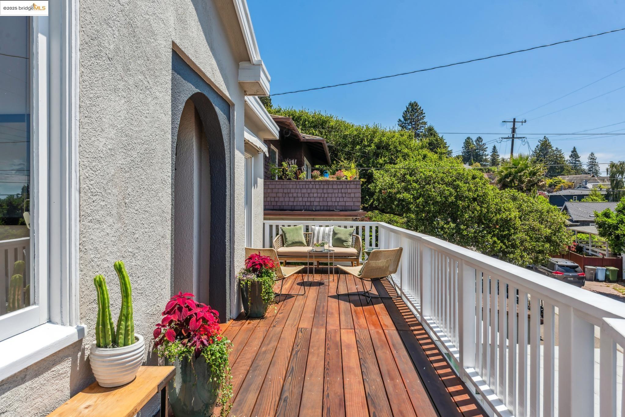 911 San Benito Rd, Berkeley, California 94707, 4 Bedrooms Bedrooms, 7 Rooms Rooms,2 BathroomsBathrooms,Residential,For Sale,911 San Benito Rd,41106445