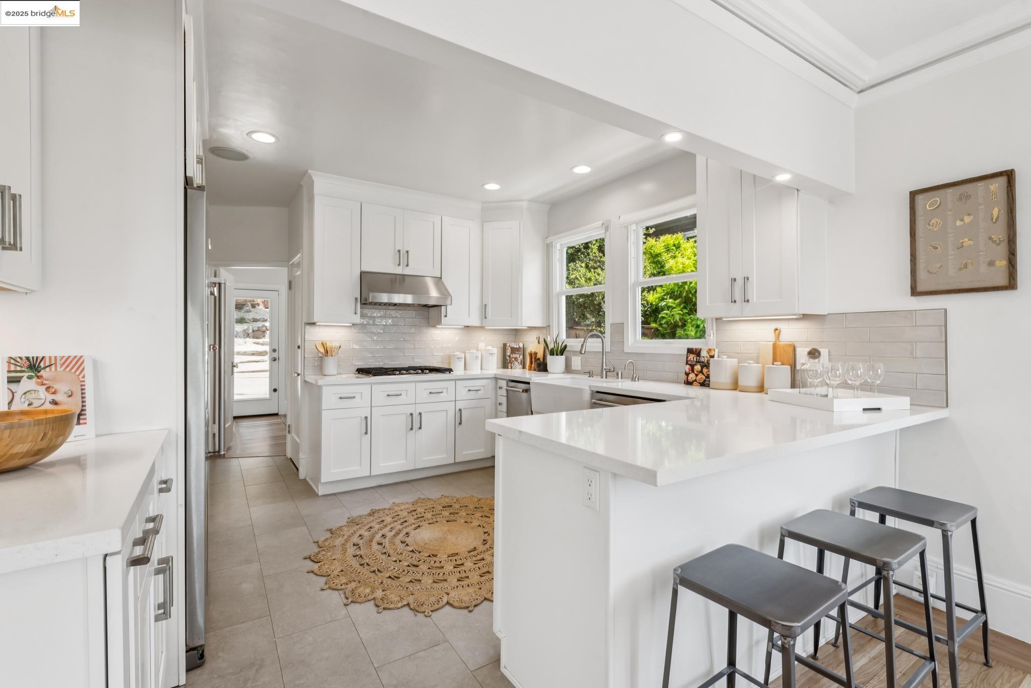 911 San Benito Rd, Berkeley, California 94707, 4 Bedrooms Bedrooms, 7 Rooms Rooms,2 BathroomsBathrooms,Residential,For Sale,911 San Benito Rd,41106445
