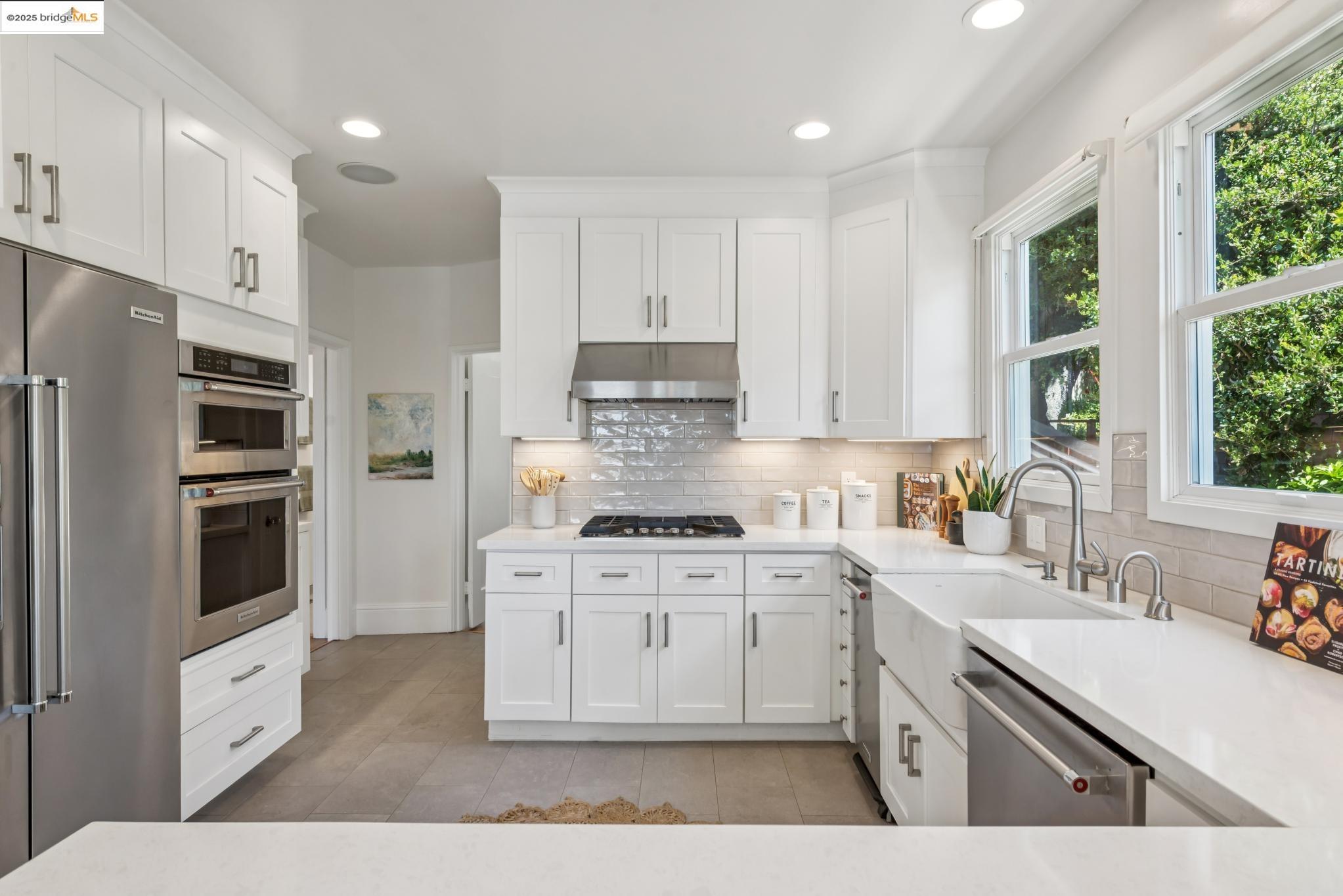 911 San Benito Rd, Berkeley, California 94707, 4 Bedrooms Bedrooms, 7 Rooms Rooms,2 BathroomsBathrooms,Residential,For Sale,911 San Benito Rd,41106445