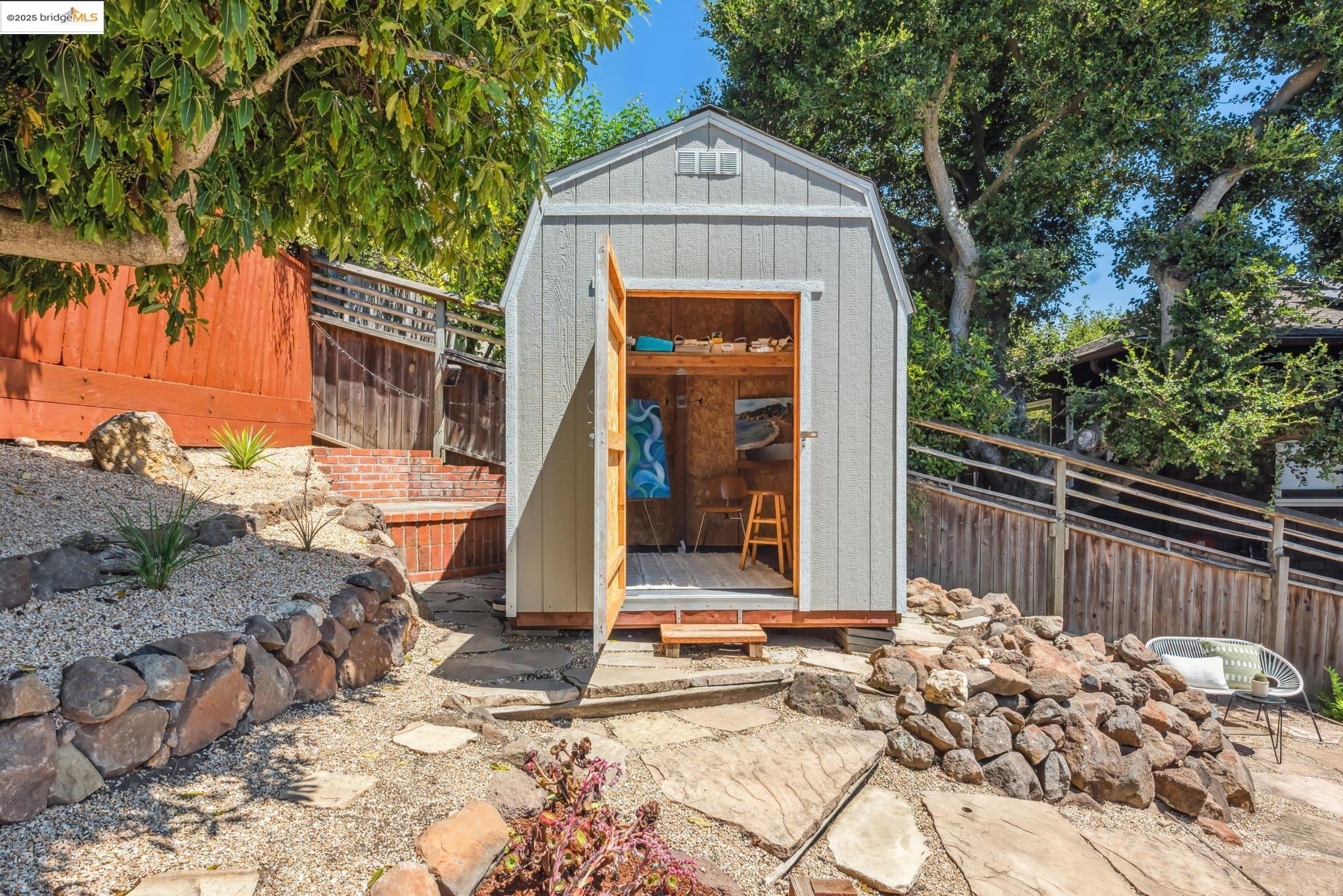 911 San Benito Rd, Berkeley, California 94707, 4 Bedrooms Bedrooms, 7 Rooms Rooms,2 BathroomsBathrooms,Residential,For Sale,911 San Benito Rd,41106445