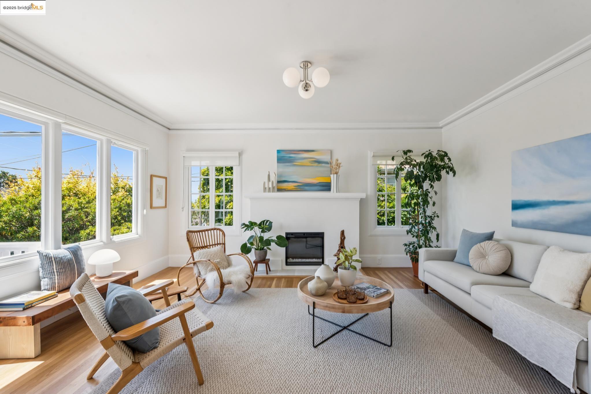911 San Benito Rd, Berkeley, California 94707, 4 Bedrooms Bedrooms, 7 Rooms Rooms,2 BathroomsBathrooms,Residential,For Sale,911 San Benito Rd,41106445
