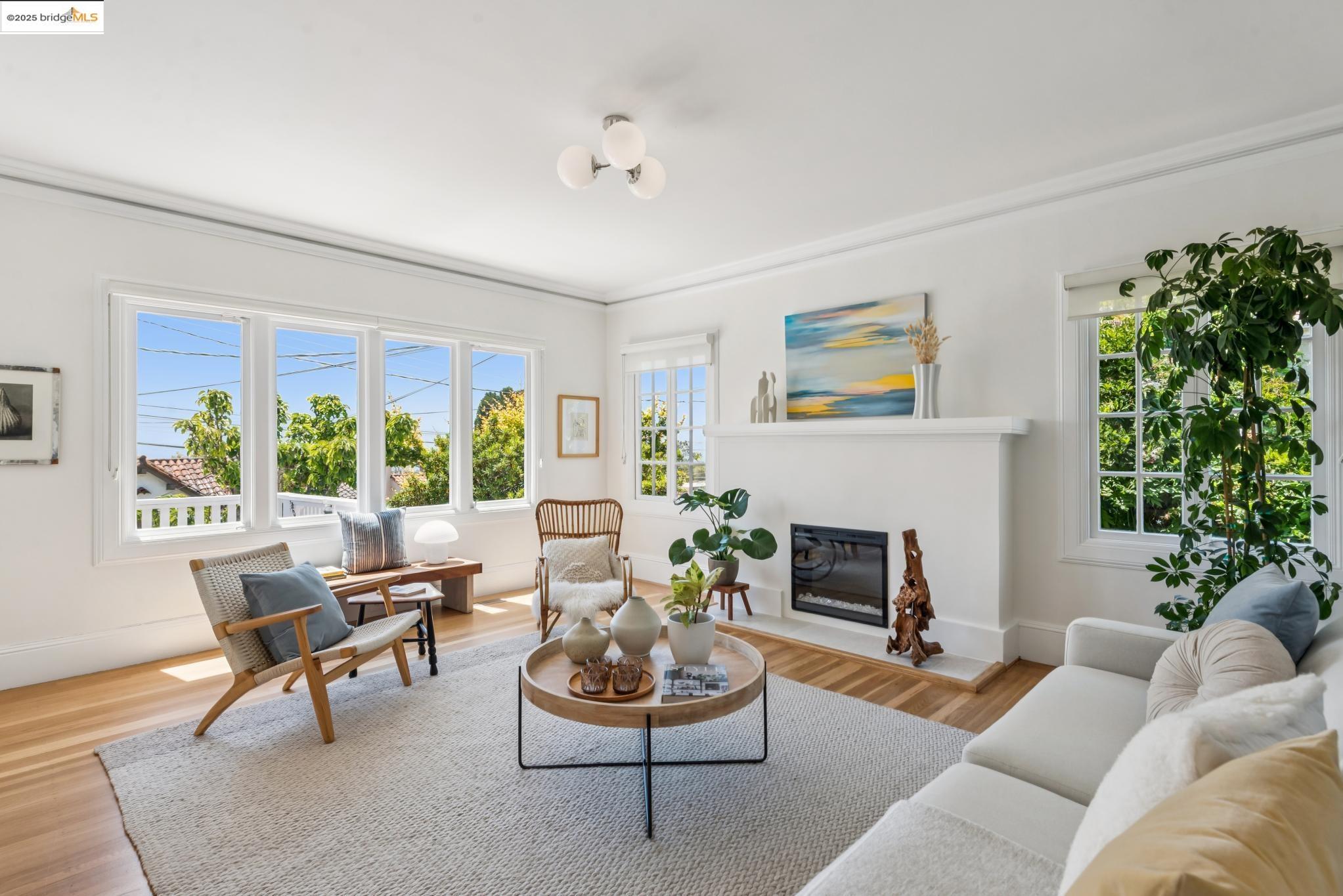 911 San Benito Rd, Berkeley, California 94707, 4 Bedrooms Bedrooms, 7 Rooms Rooms,2 BathroomsBathrooms,Residential,For Sale,911 San Benito Rd,41106445