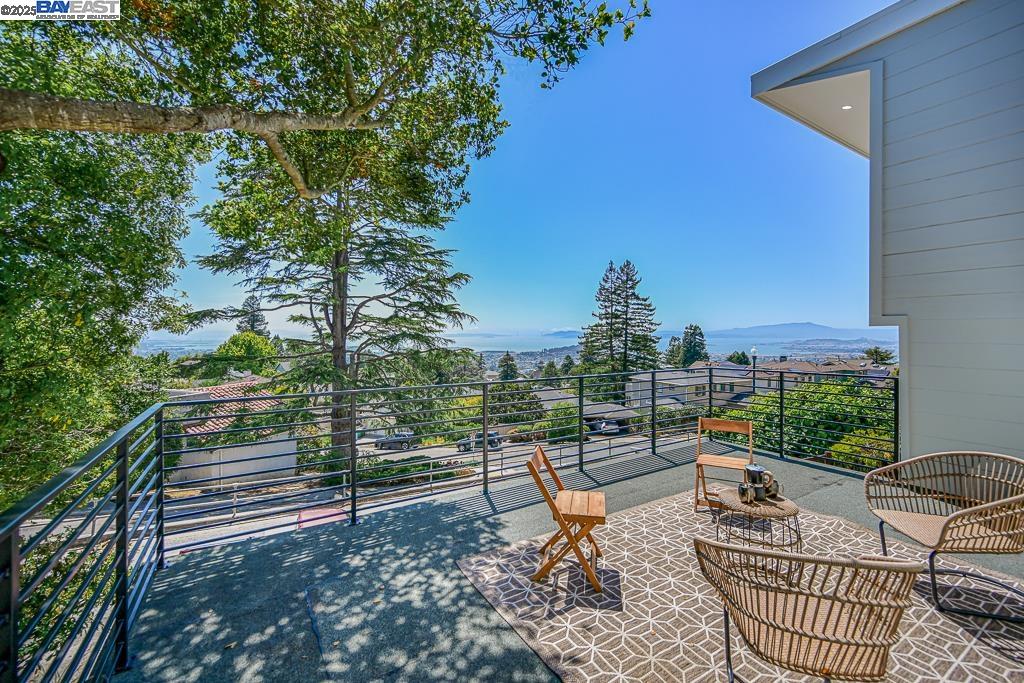 411 Vassar Ave, Berkeley, California 94708, 3 Bedrooms Bedrooms, 6 Rooms Rooms,3 BathroomsBathrooms,Residential,For Sale,411 Vassar Ave,41106448