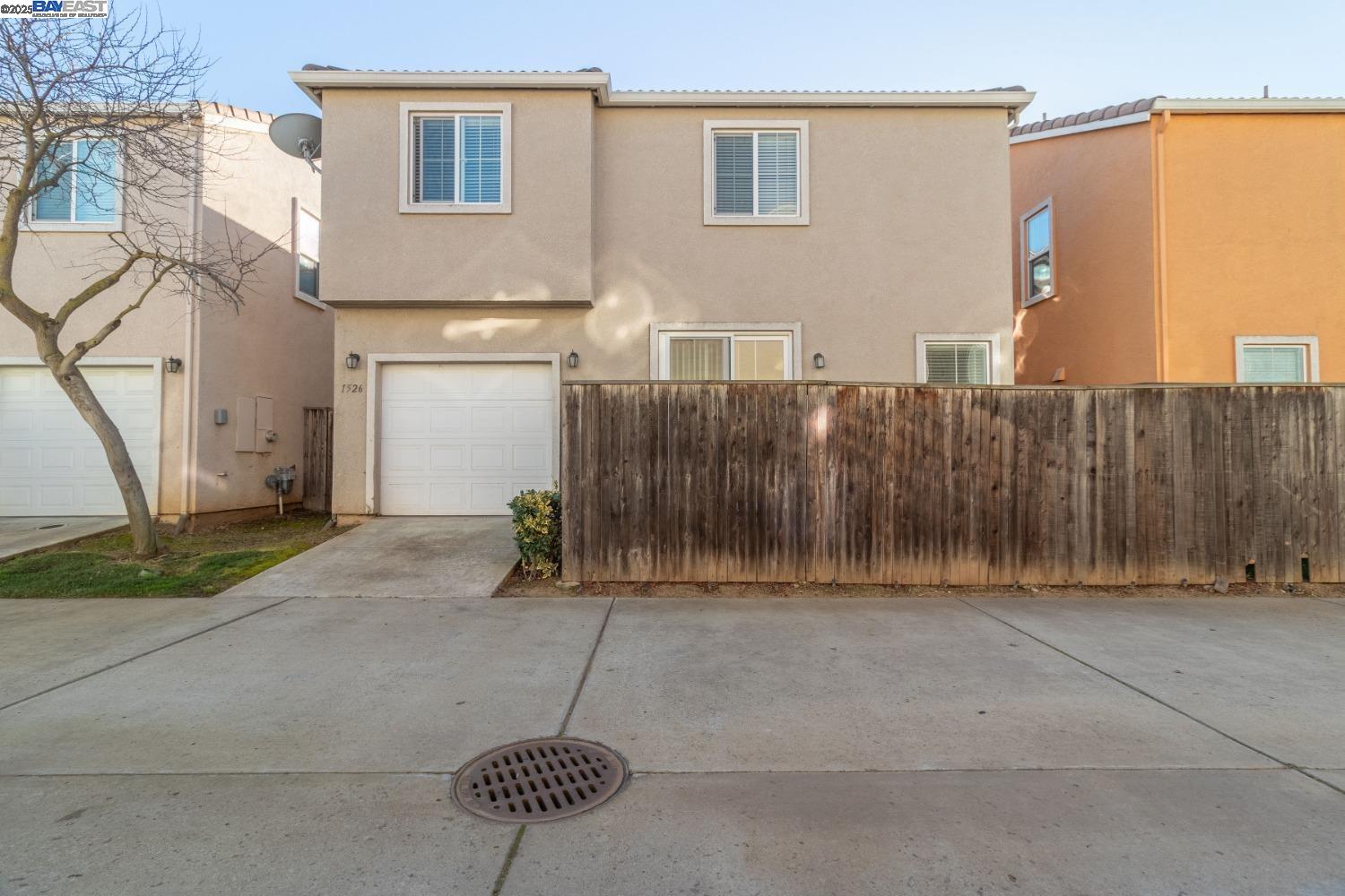 Detail Gallery Image 2 of 38 For 1526 Cat Tail Dr, Stockton,  CA 95204 - 4 Beds | 2/1 Baths