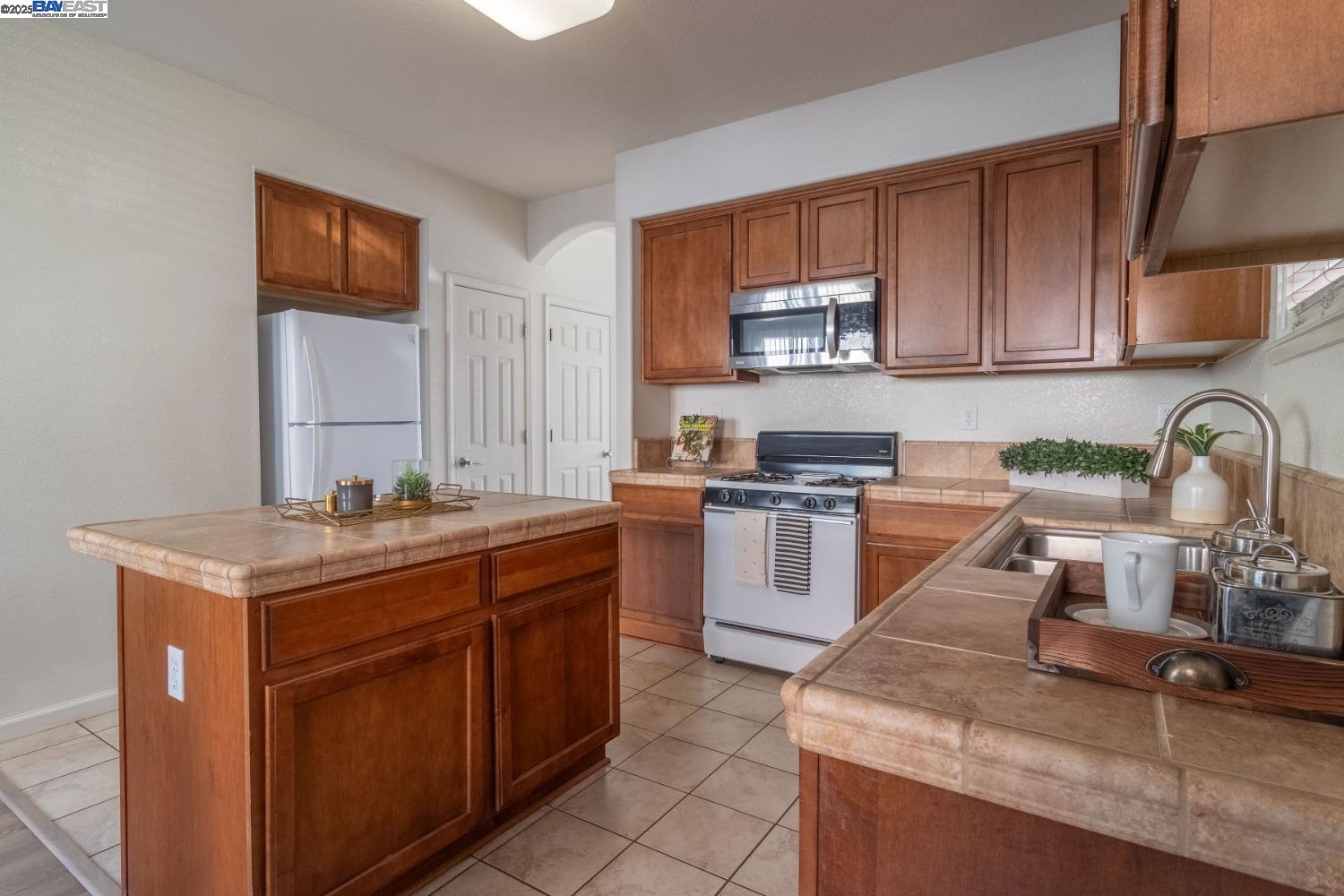 Detail Gallery Image 14 of 38 For 1526 Cat Tail Dr, Stockton,  CA 95204 - 4 Beds | 2/1 Baths
