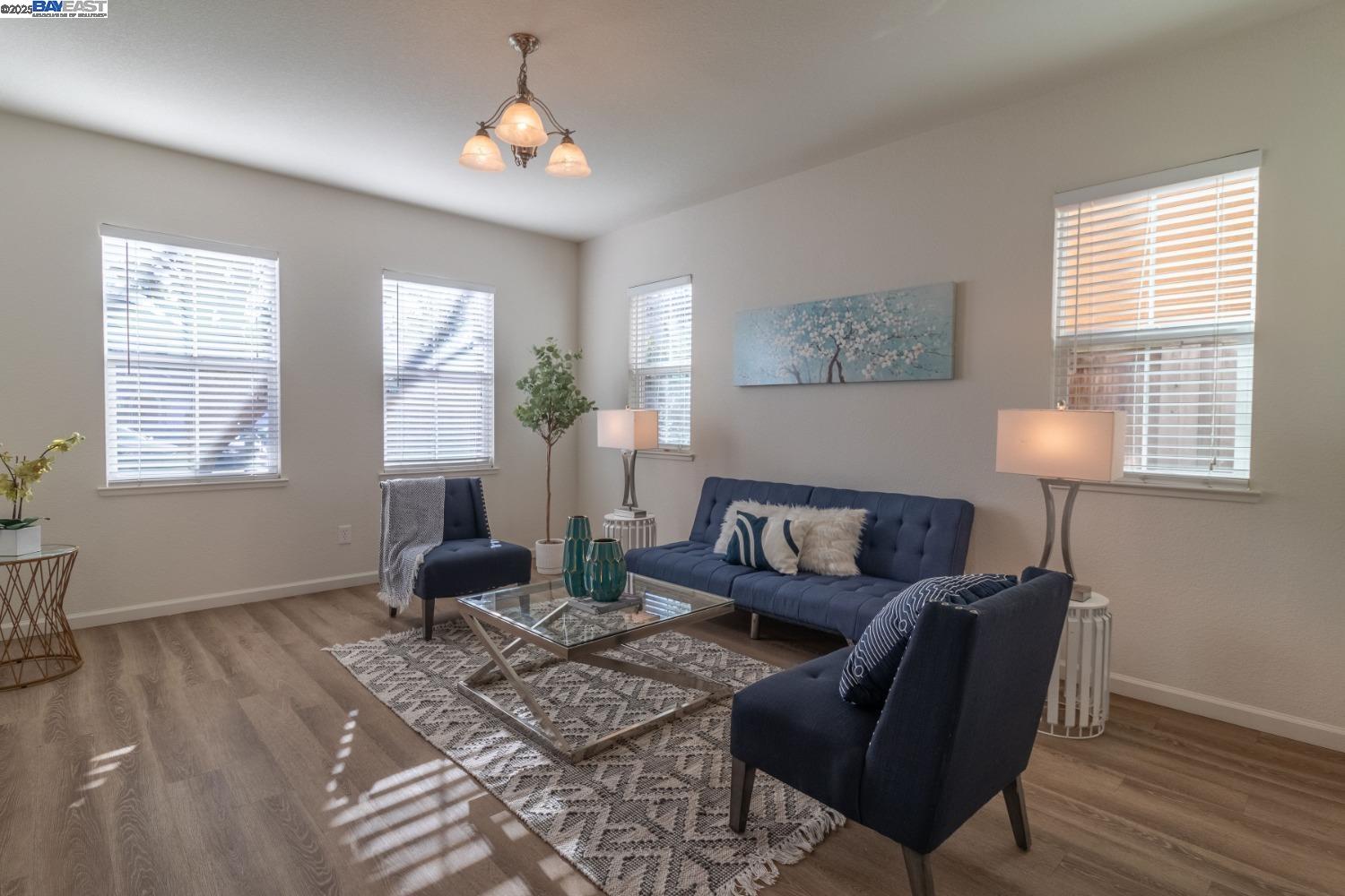 Detail Gallery Image 5 of 38 For 1526 Cat Tail Dr, Stockton,  CA 95204 - 4 Beds | 2/1 Baths