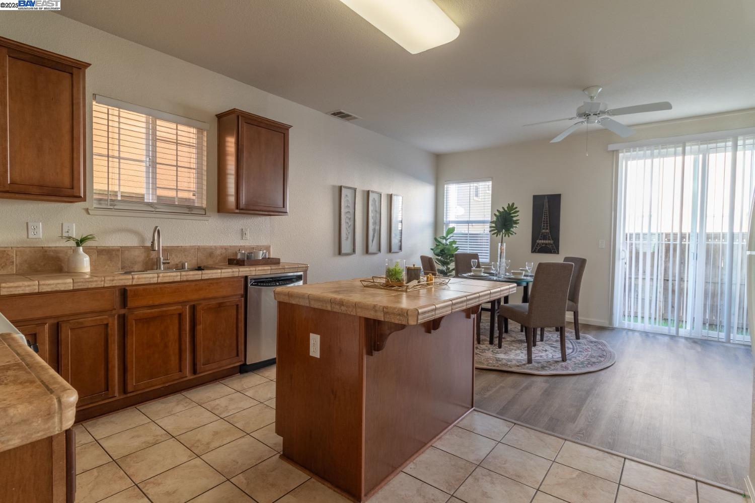 Detail Gallery Image 10 of 38 For 1526 Cat Tail Dr, Stockton,  CA 95204 - 4 Beds | 2/1 Baths