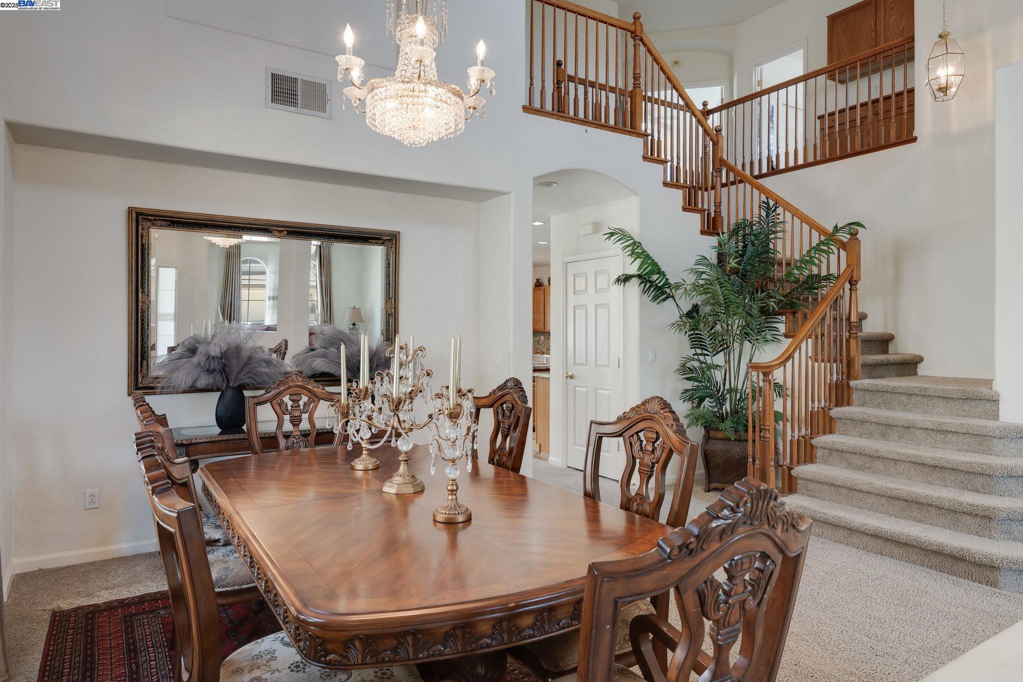 Detail Gallery Image 2 of 11 For 8690 Heritage Hill Dr, Elk Grove,  CA 95624 - 4 Beds | 3 Baths