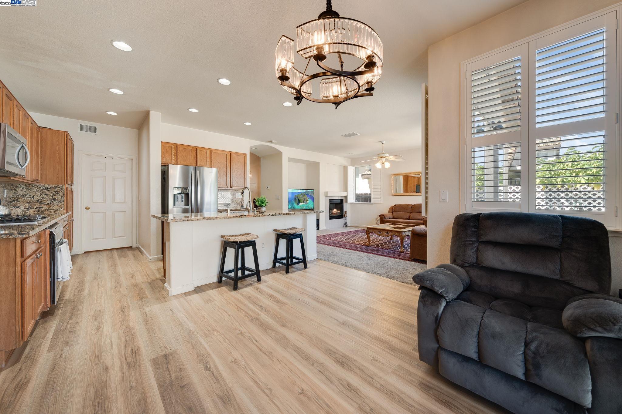 Detail Gallery Image 6 of 11 For 8690 Heritage Hill Dr, Elk Grove,  CA 95624 - 4 Beds | 3 Baths