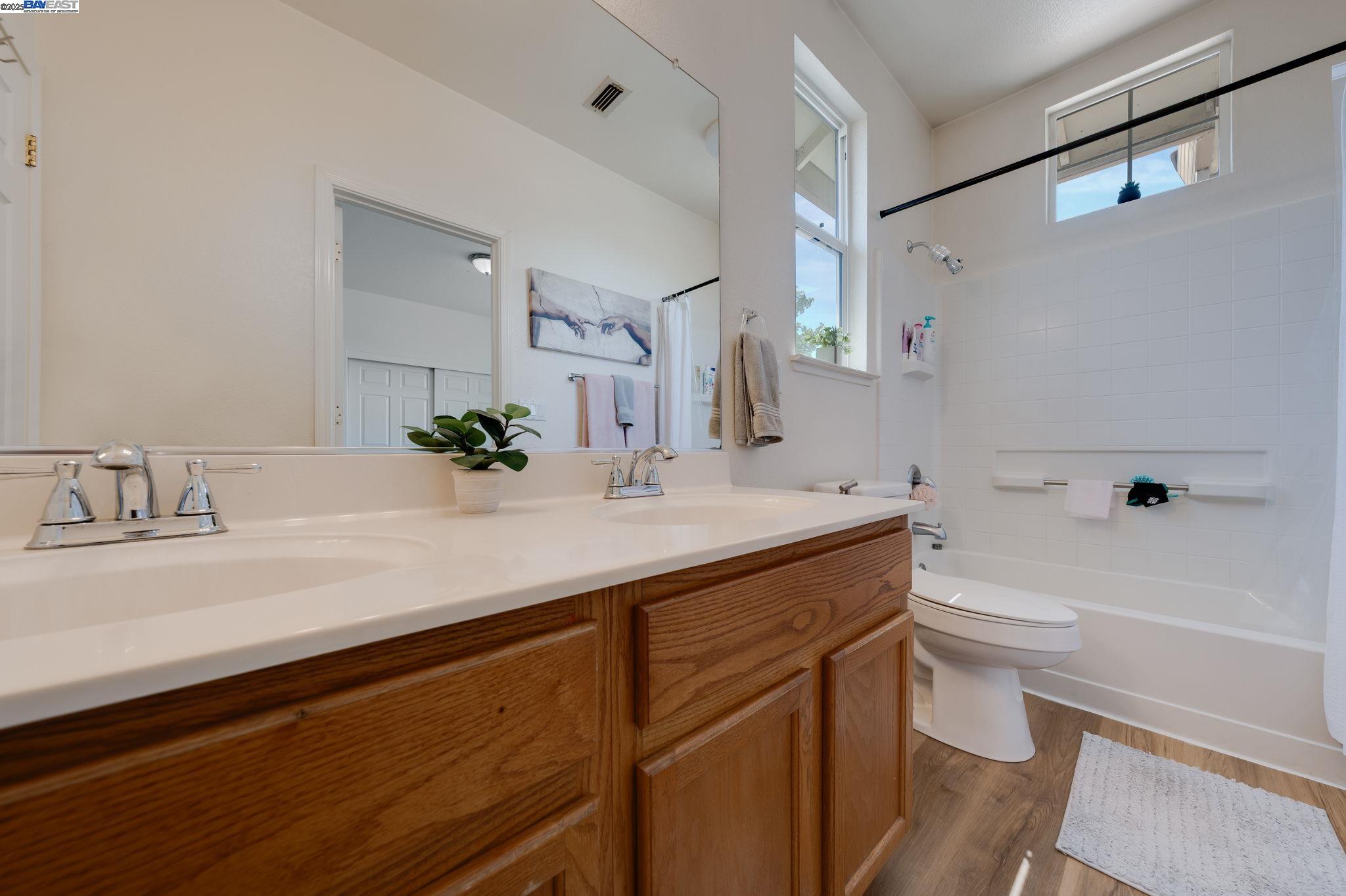 Detail Gallery Image 8 of 11 For 8690 Heritage Hill Dr, Elk Grove,  CA 95624 - 4 Beds | 3 Baths