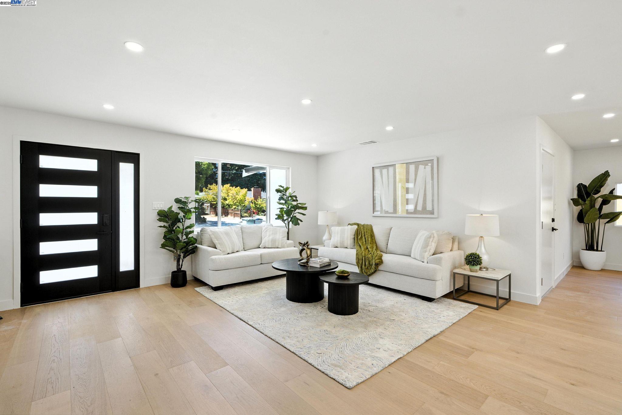 Detail Gallery Image 5 of 37 For 1173 Myrtle Dr, Sunnyvale,  CA 94086 - 4 Beds | 3 Baths