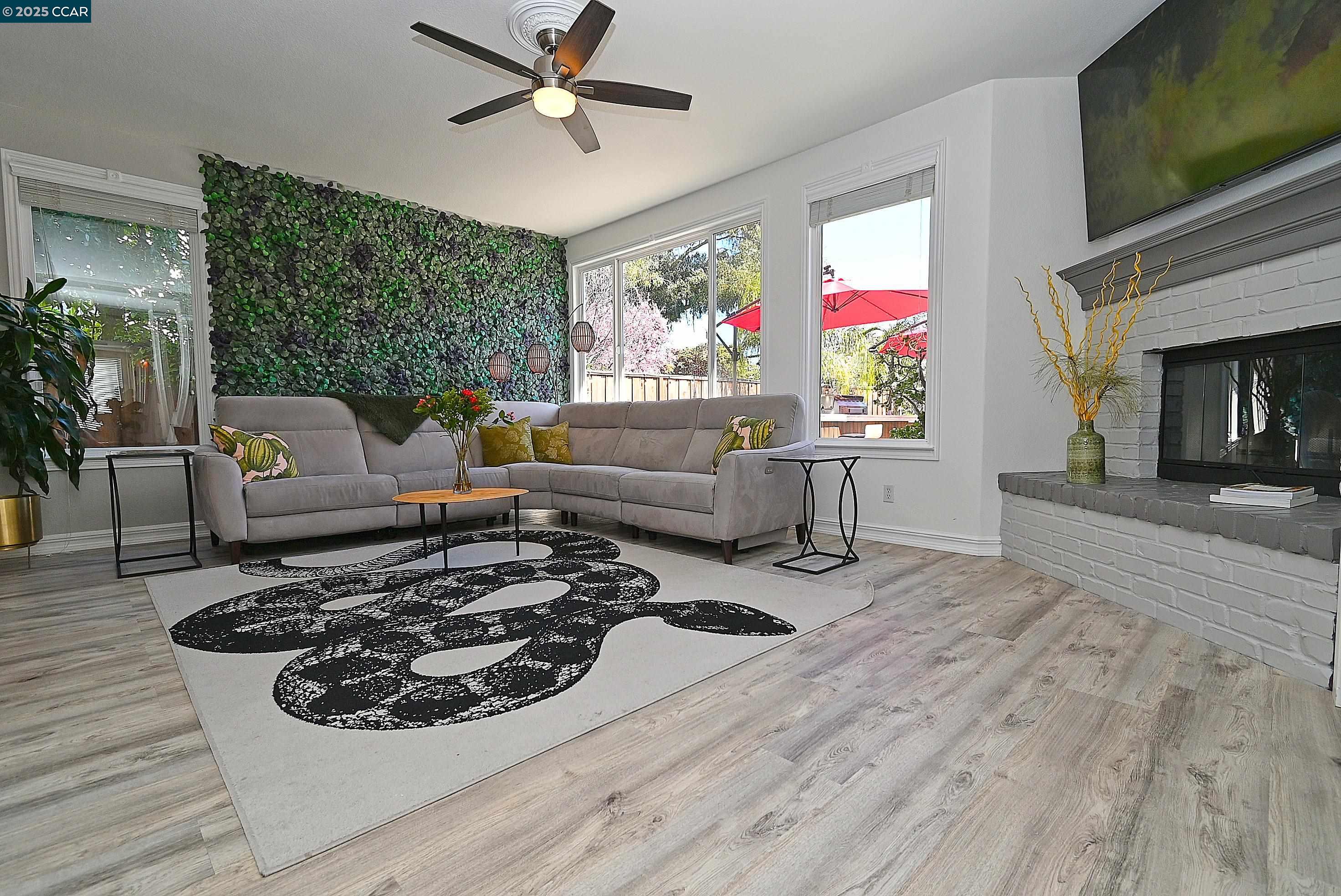 Detail Gallery Image 12 of 55 For 829 Deer Spring Cir, Concord,  CA 94521 - 5 Beds | 2/1 Baths