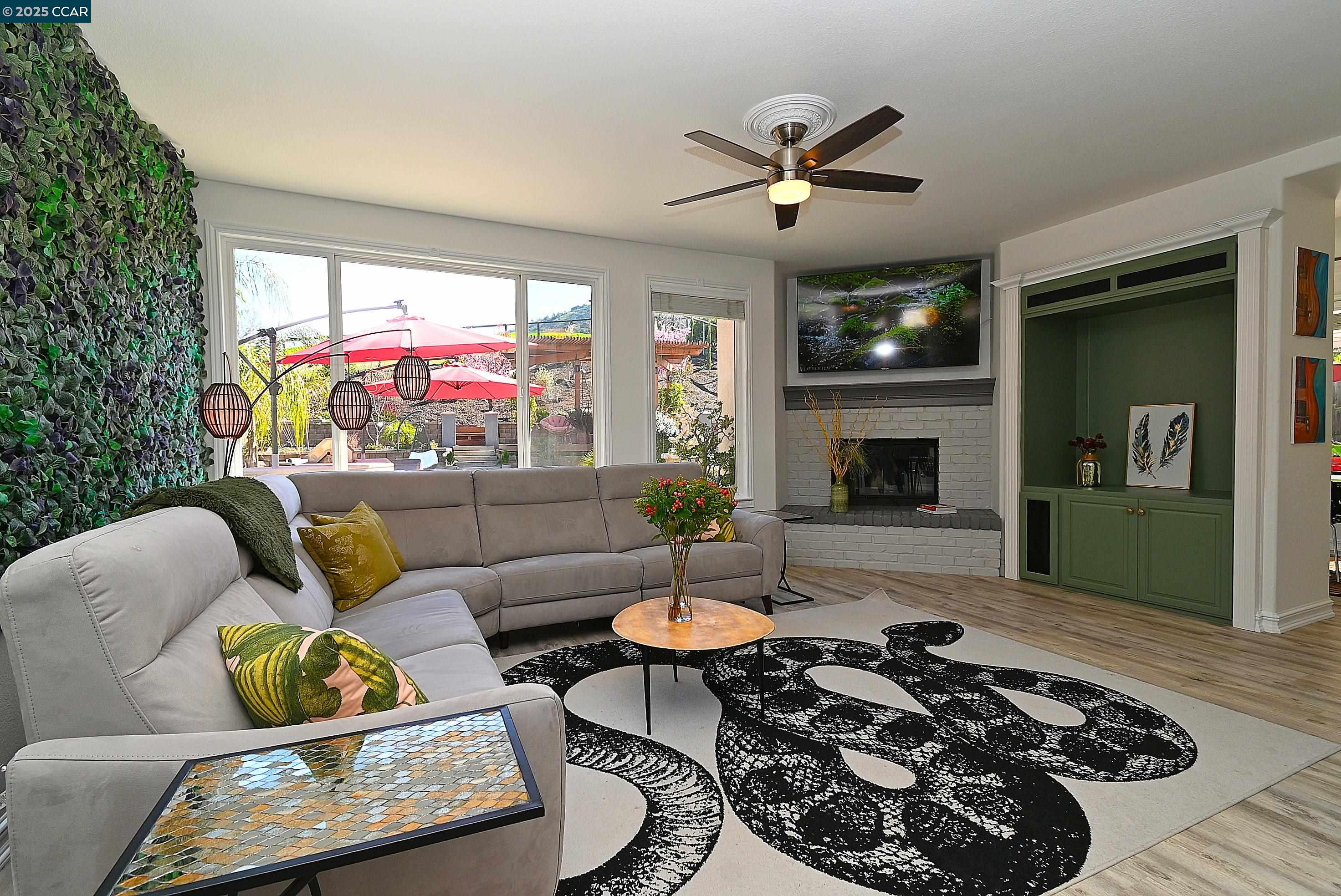 Detail Gallery Image 13 of 55 For 829 Deer Spring Cir, Concord,  CA 94521 - 5 Beds | 2/1 Baths