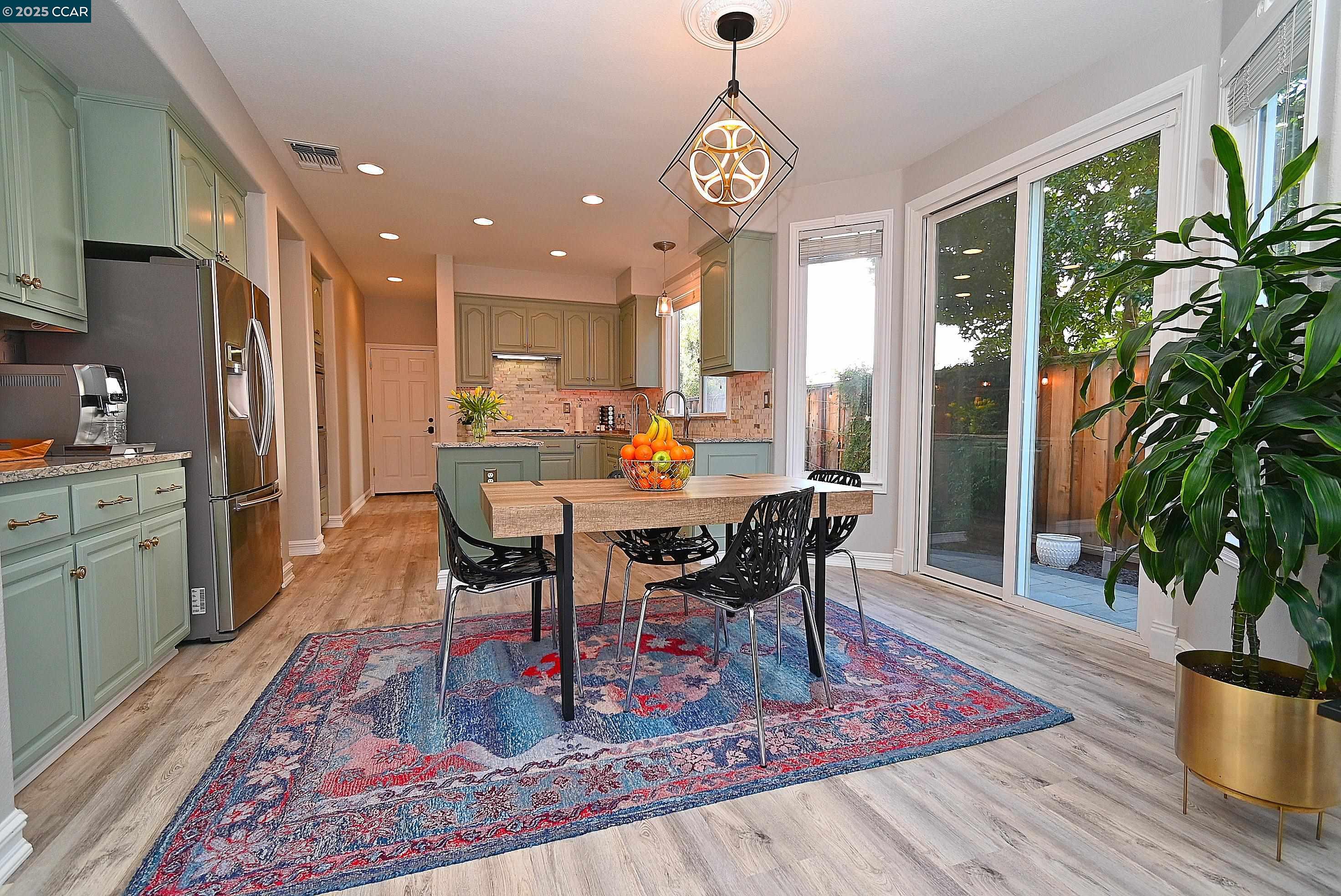Detail Gallery Image 14 of 55 For 829 Deer Spring Cir, Concord,  CA 94521 - 5 Beds | 2/1 Baths