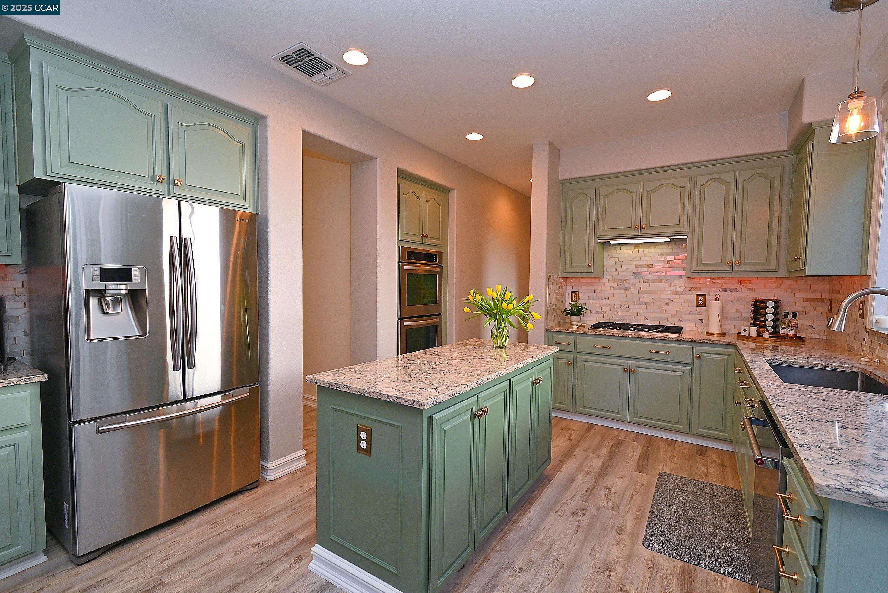 Detail Gallery Image 17 of 55 For 829 Deer Spring Cir, Concord,  CA 94521 - 5 Beds | 2/1 Baths