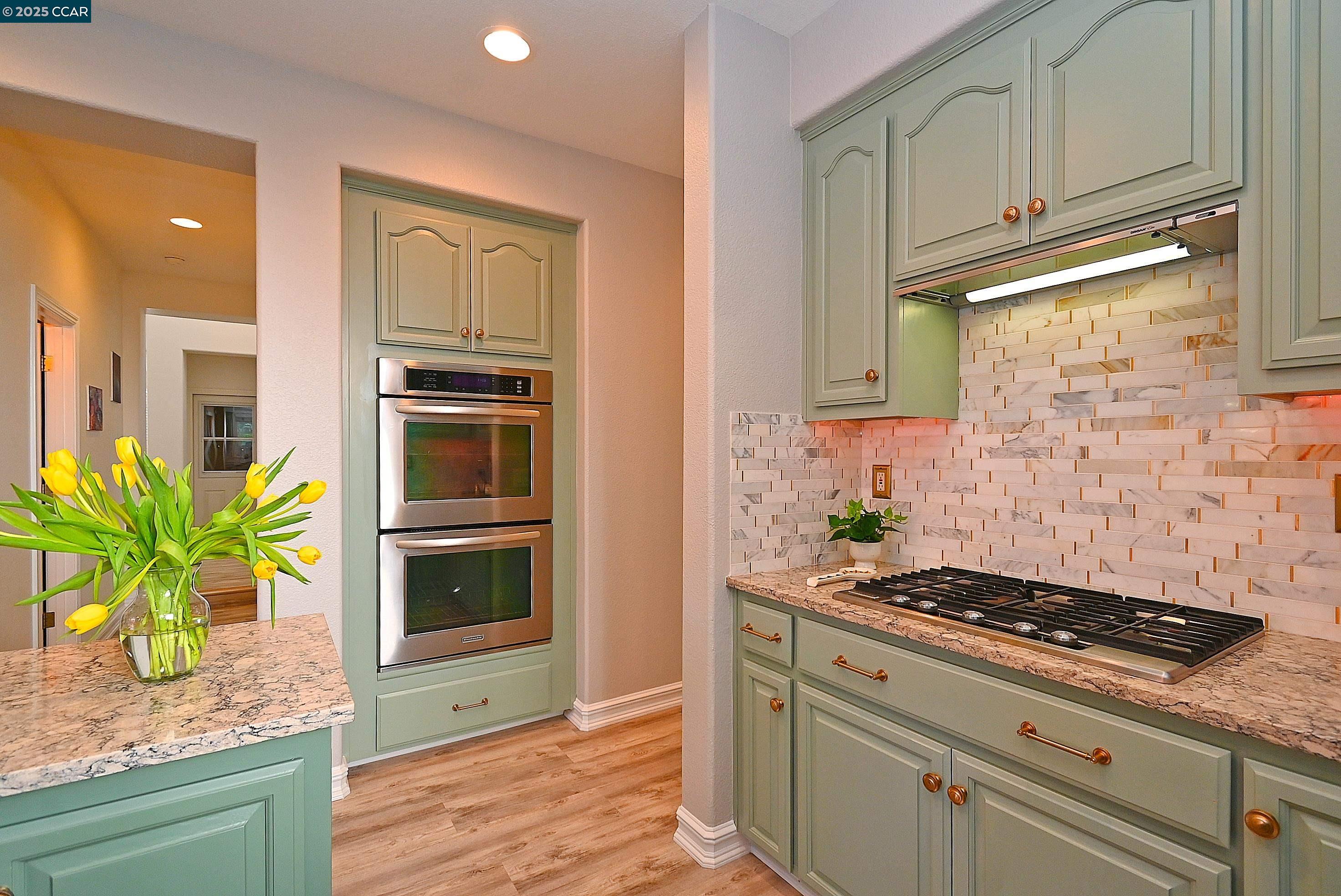 Detail Gallery Image 18 of 55 For 829 Deer Spring Cir, Concord,  CA 94521 - 5 Beds | 2/1 Baths