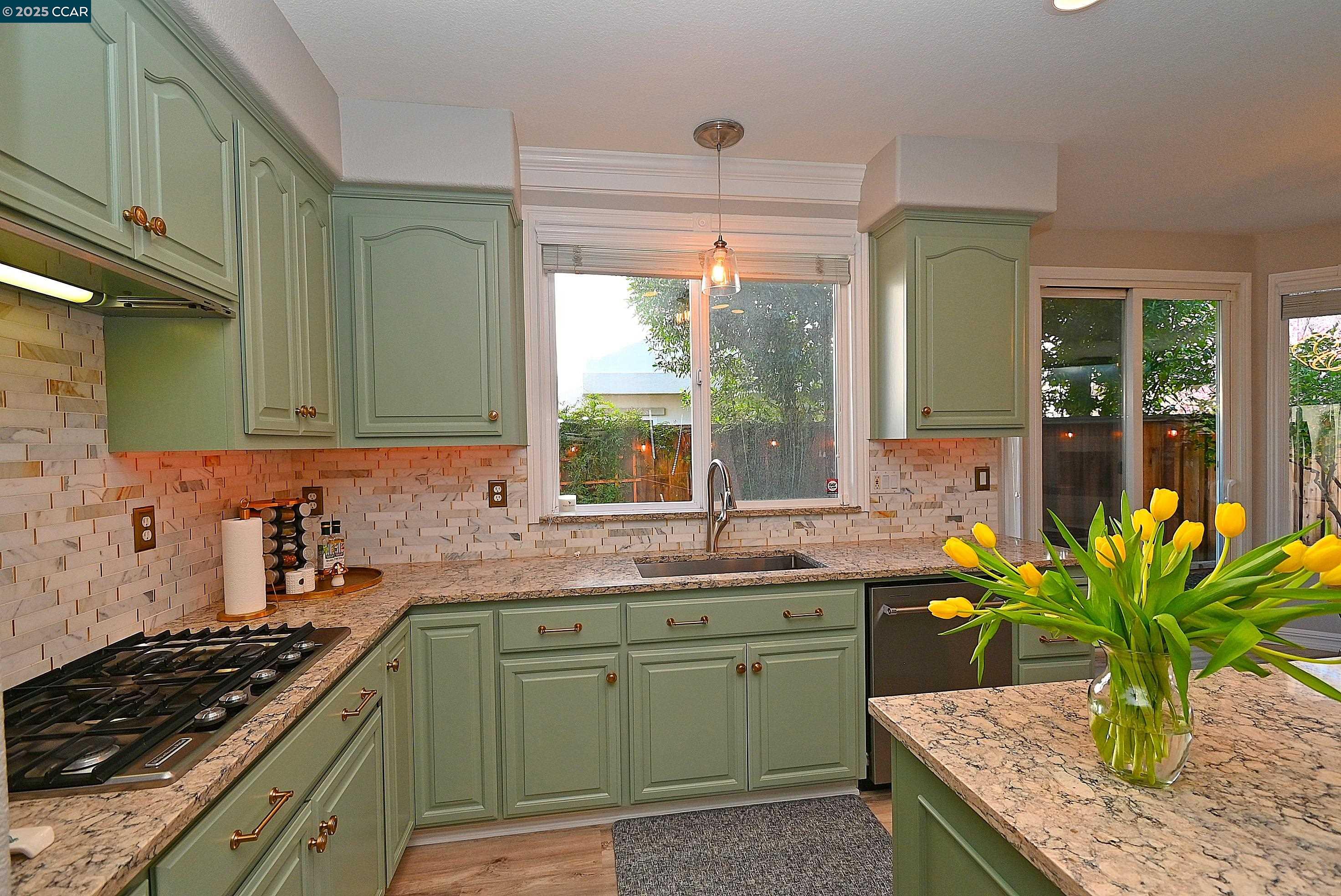 Detail Gallery Image 19 of 55 For 829 Deer Spring Cir, Concord,  CA 94521 - 5 Beds | 2/1 Baths
