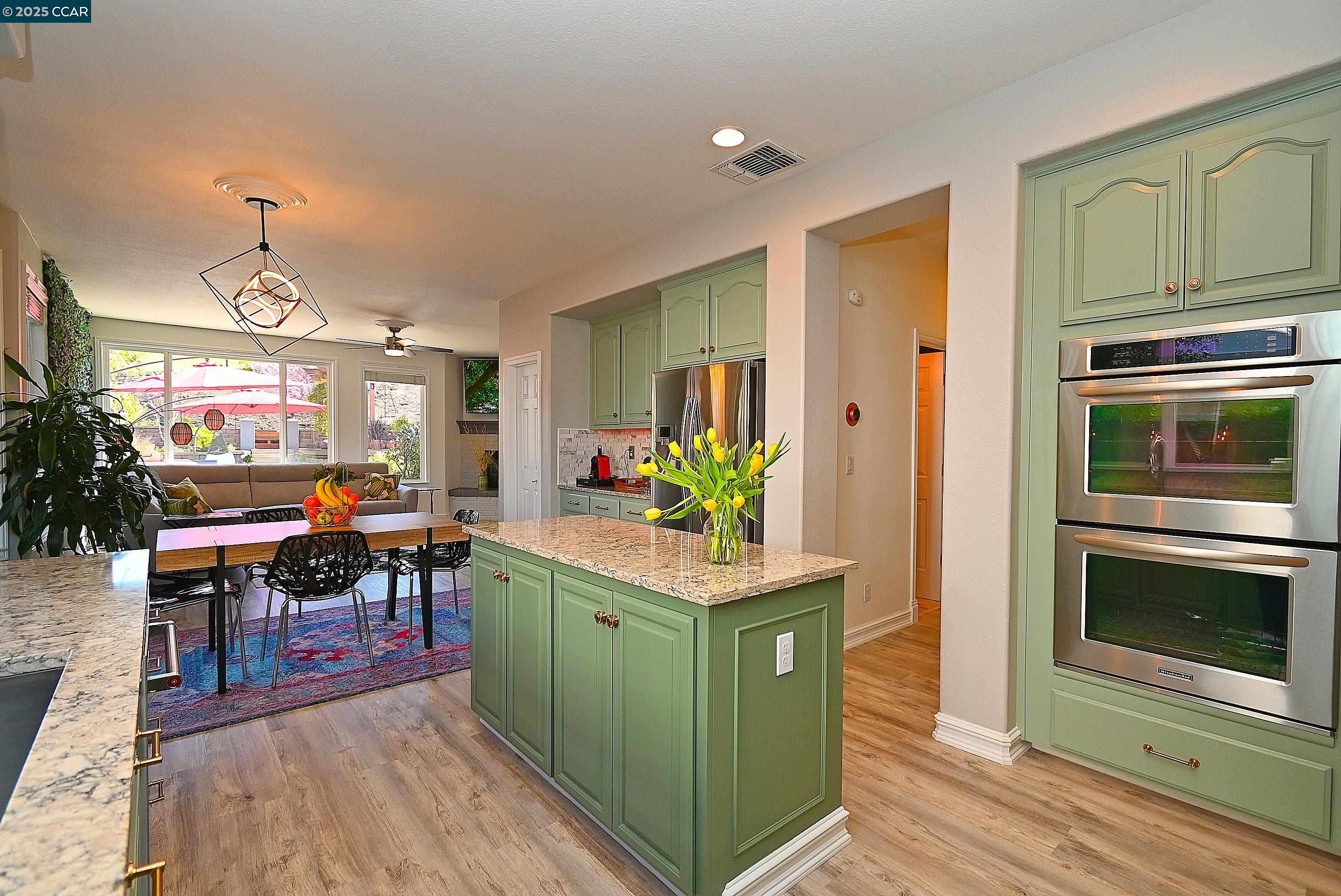 Detail Gallery Image 20 of 55 For 829 Deer Spring Cir, Concord,  CA 94521 - 5 Beds | 2/1 Baths