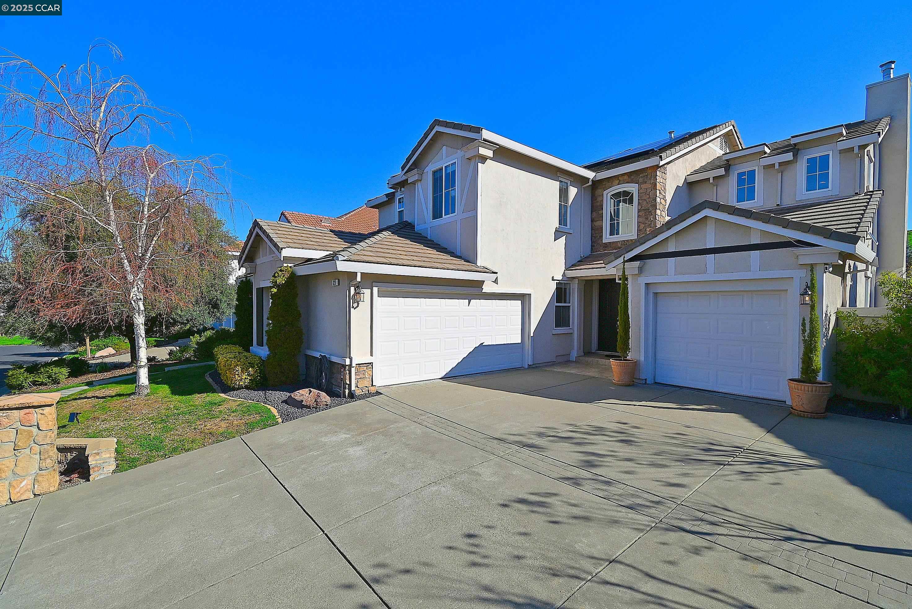 Detail Gallery Image 3 of 55 For 829 Deer Spring Cir, Concord,  CA 94521 - 5 Beds | 2/1 Baths