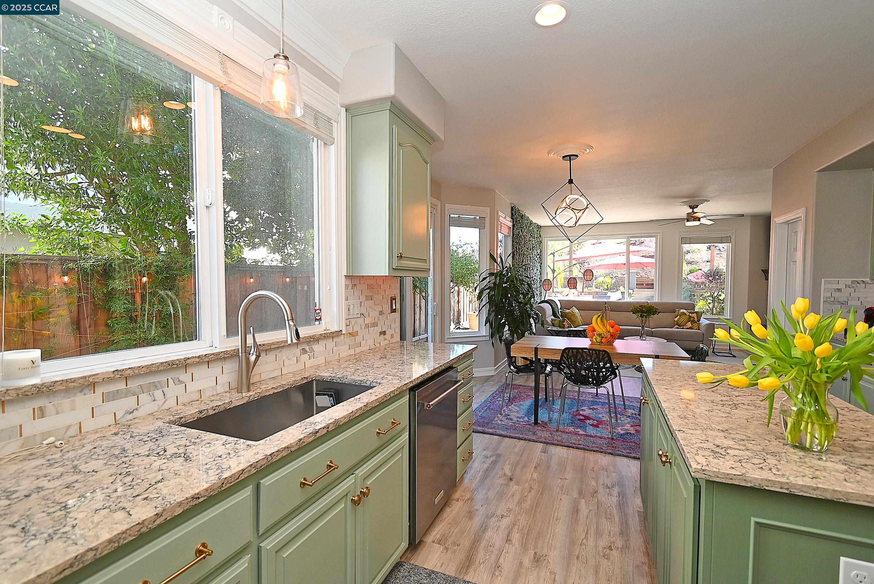 Detail Gallery Image 21 of 55 For 829 Deer Spring Cir, Concord,  CA 94521 - 5 Beds | 2/1 Baths