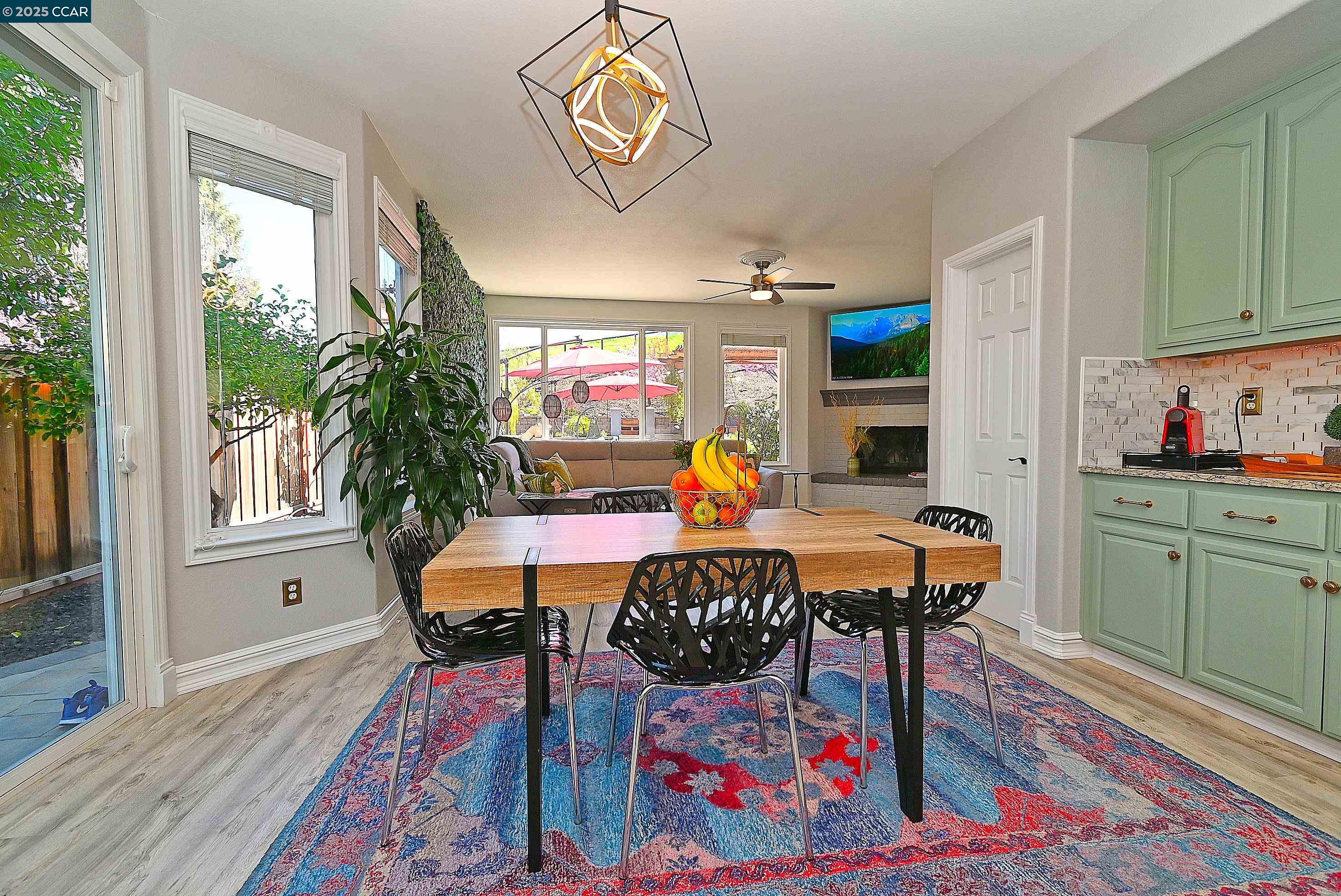 Detail Gallery Image 22 of 55 For 829 Deer Spring Cir, Concord,  CA 94521 - 5 Beds | 2/1 Baths