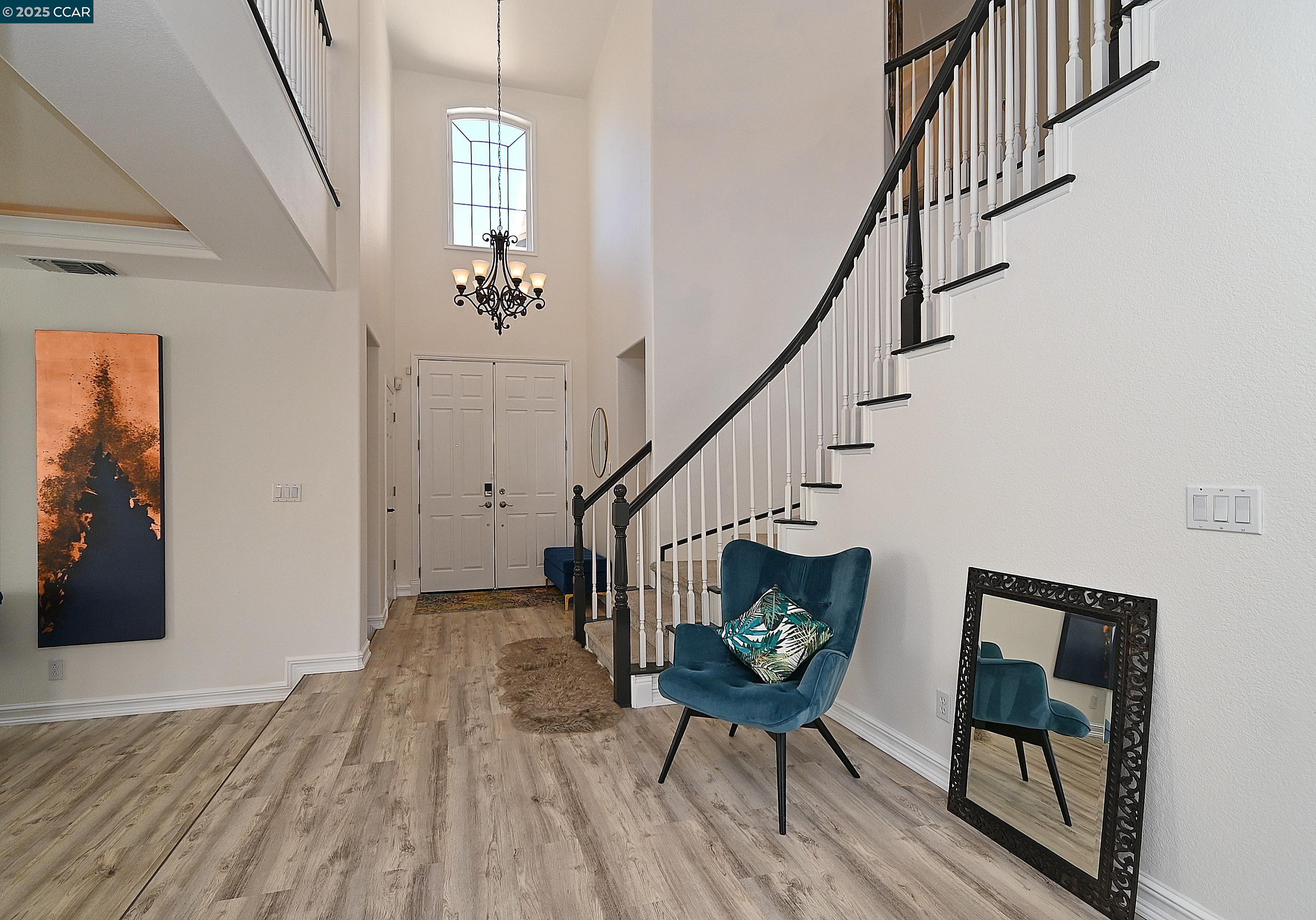 Detail Gallery Image 9 of 55 For 829 Deer Spring Cir, Concord,  CA 94521 - 5 Beds | 2/1 Baths