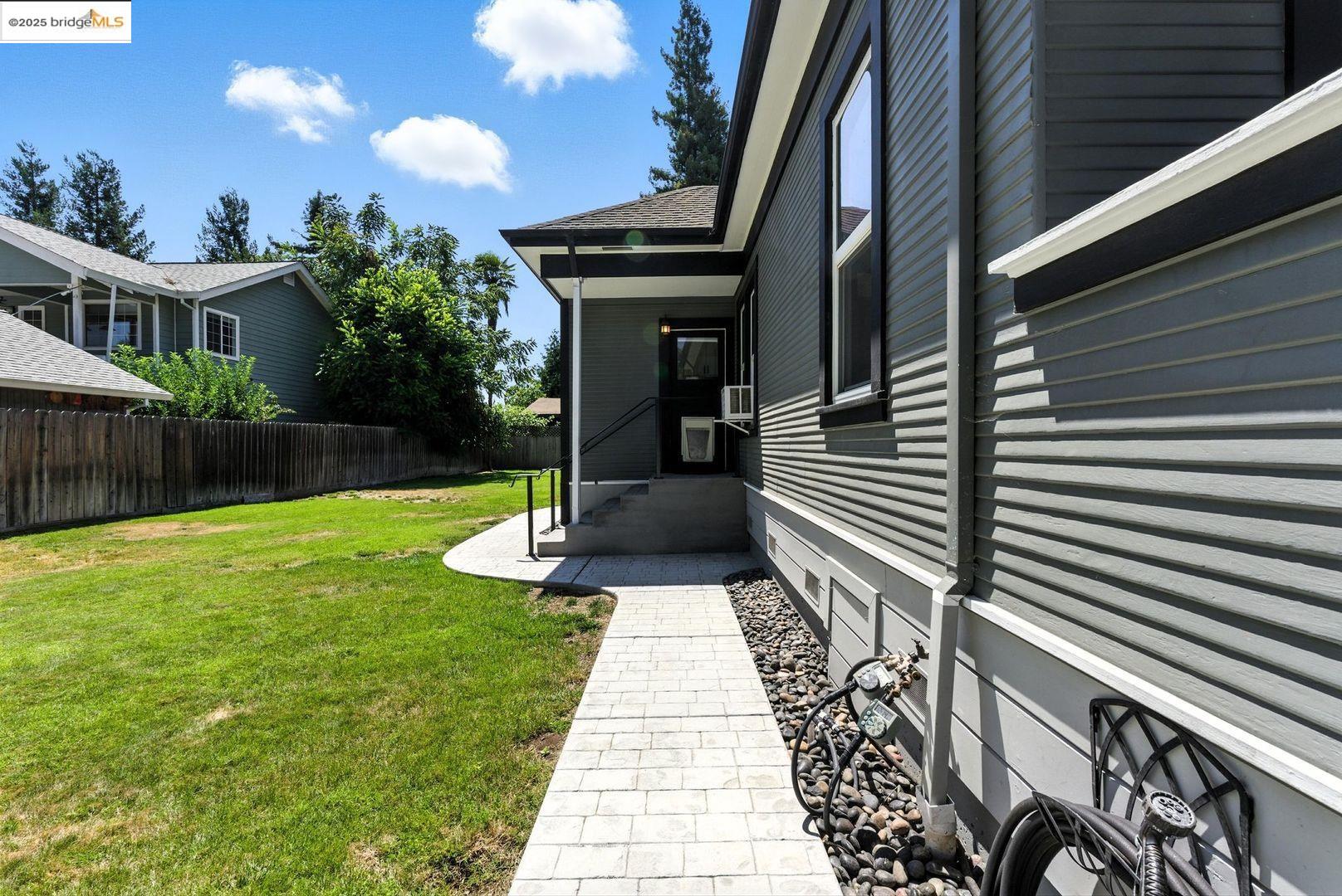 Detail Gallery Image 27 of 56 For 1647 B St, Napa,  CA 94559 - 3 Beds | 1 Baths