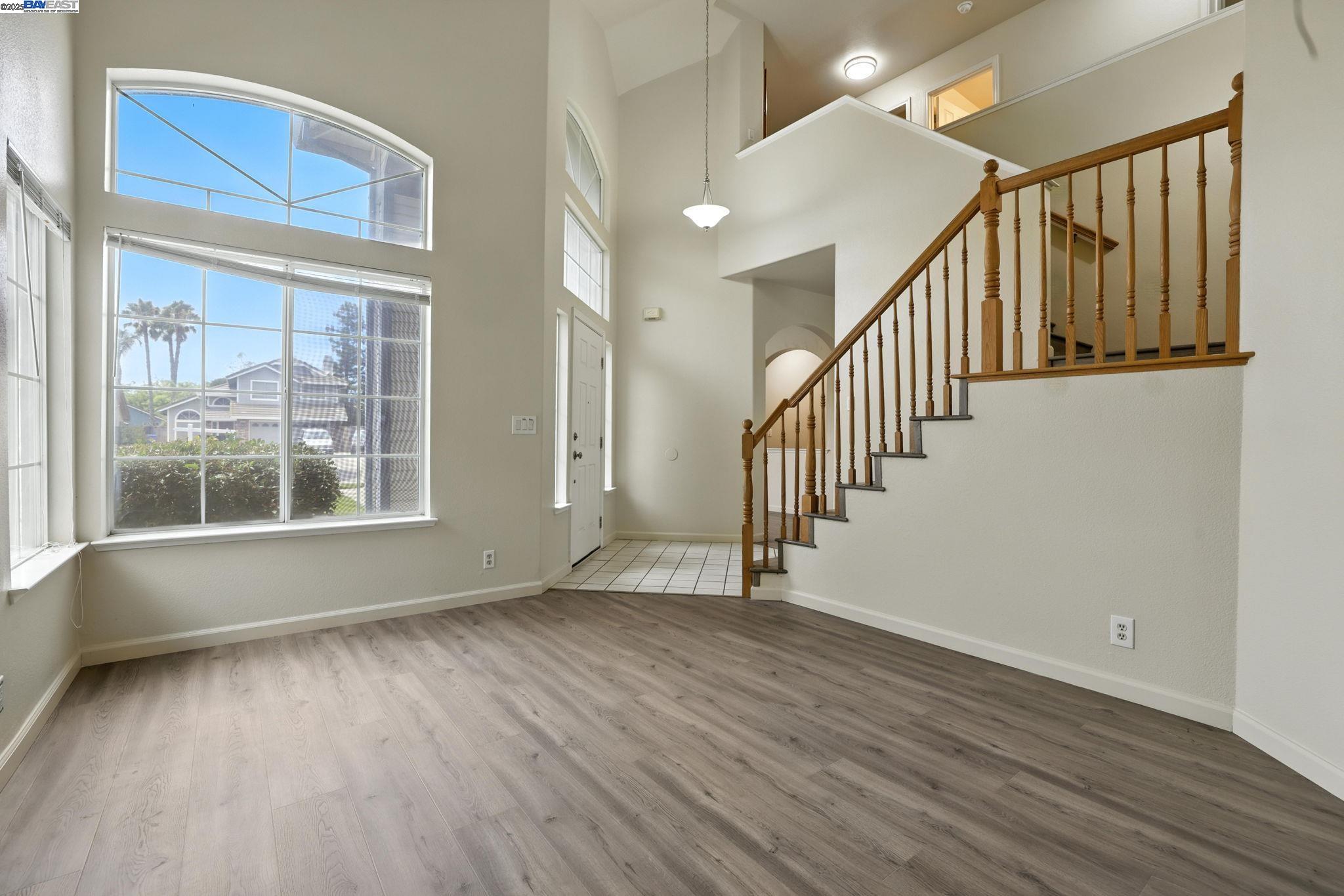 Detail Gallery Image 1 of 43 For 10169 Archley Ct, Elk Grove,  CA 95624 - 3 Beds | 3 Baths
