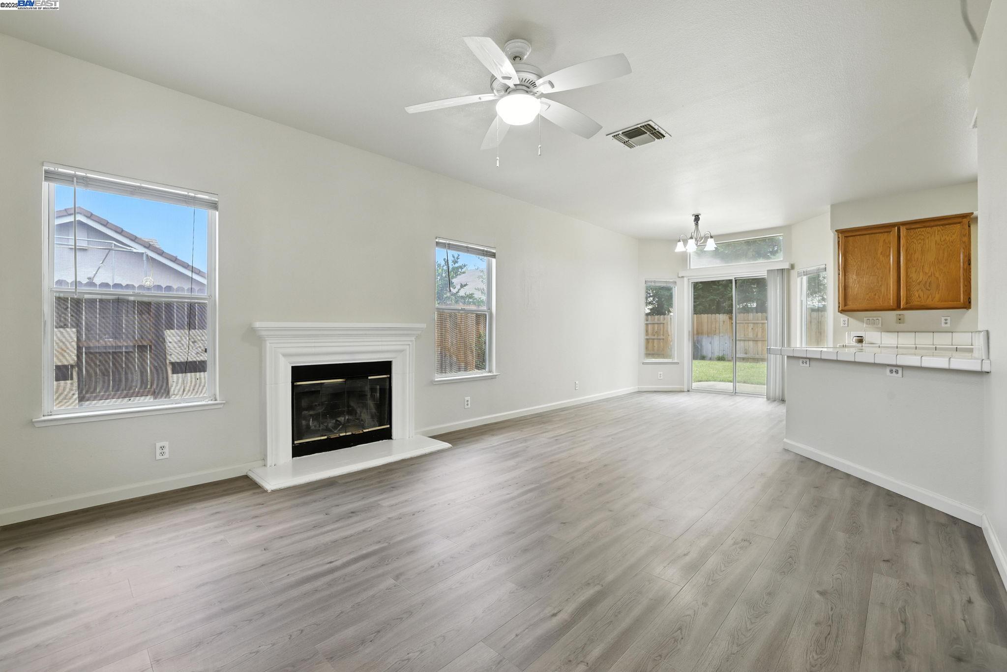Detail Gallery Image 14 of 43 For 10169 Archley Ct, Elk Grove,  CA 95624 - 3 Beds | 3 Baths