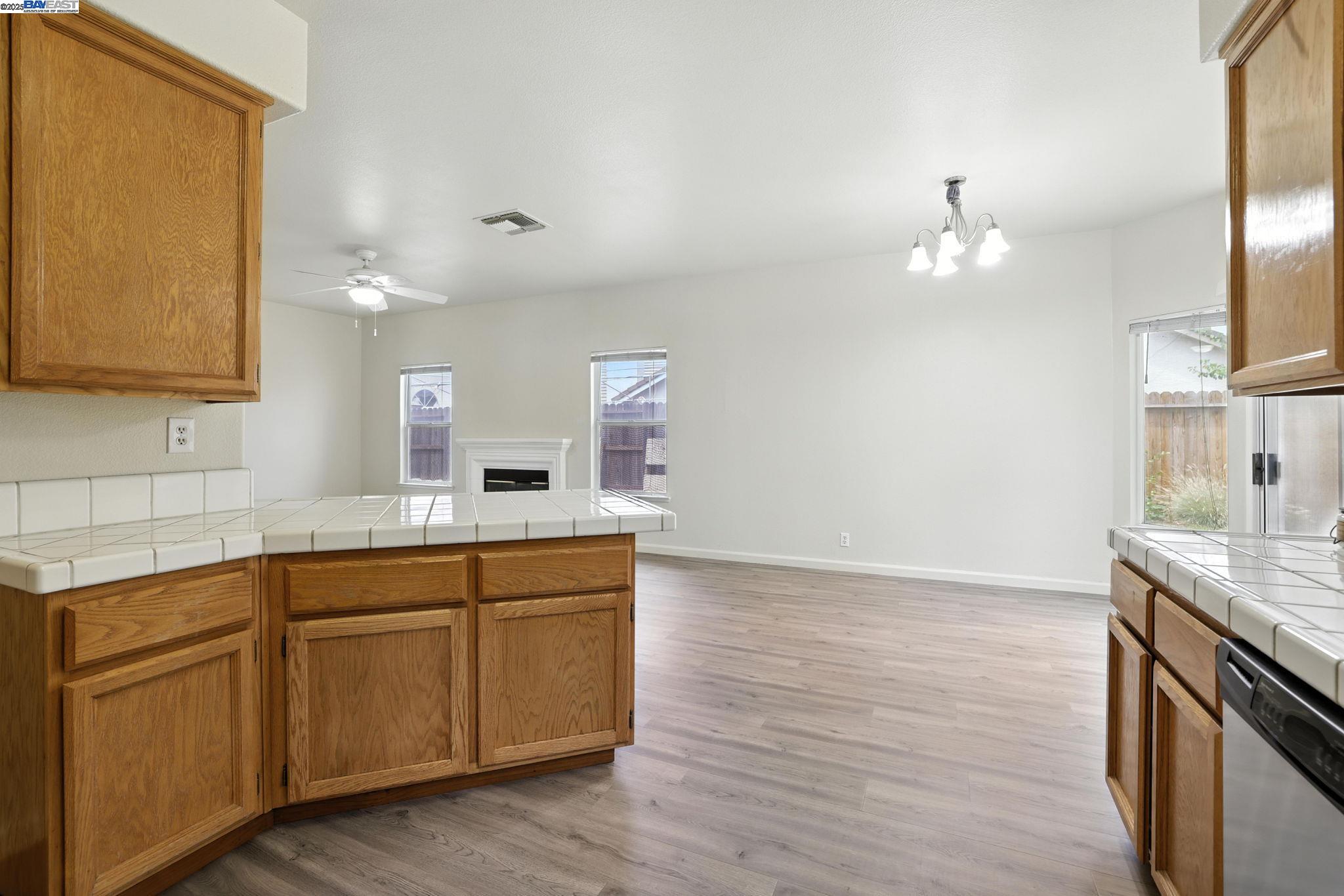 Detail Gallery Image 17 of 43 For 10169 Archley Ct, Elk Grove,  CA 95624 - 3 Beds | 3 Baths